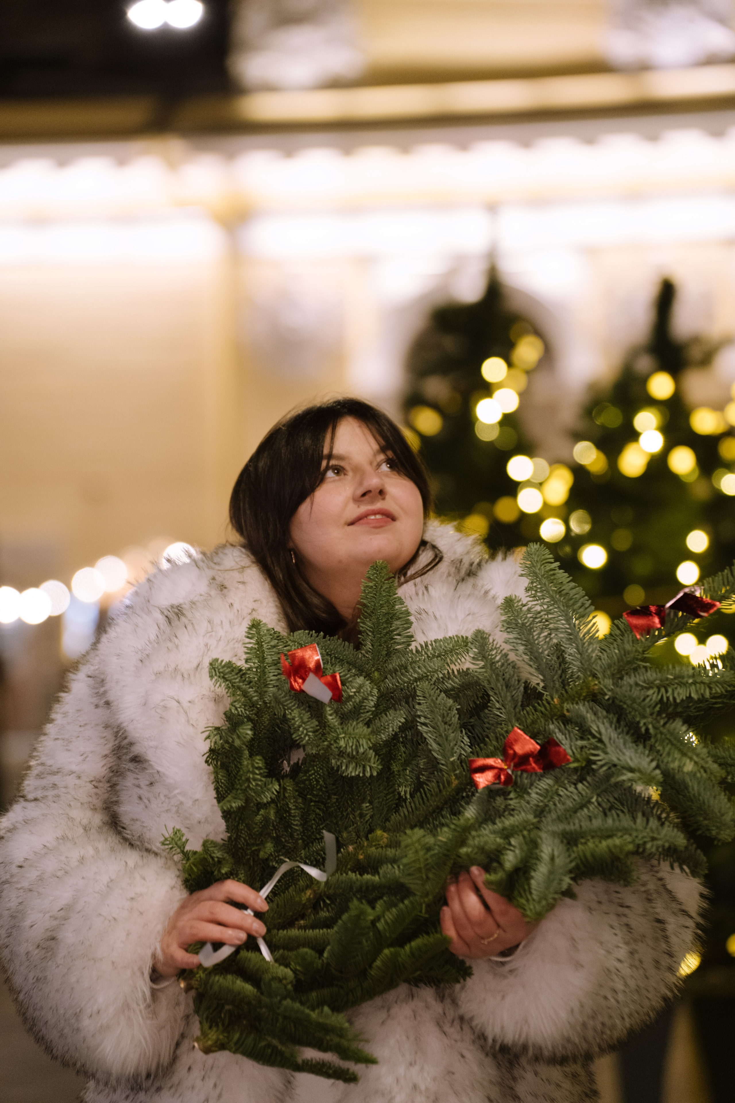 ПРОГУЛКА НА МАНЕЖНОЙ ПЛОЩАДИ ДЛЯ ДЕВУШКИ ПЕРЕД НОВЫМ ГОДОМ (НОВОГОДНЯЯ ФОТОСЕССИИЯ НА МАНЕЖНОЙ ПЛОЩАДИ). Профессиональный фотограф, Санкт-Петербург — Виктория Богомолова