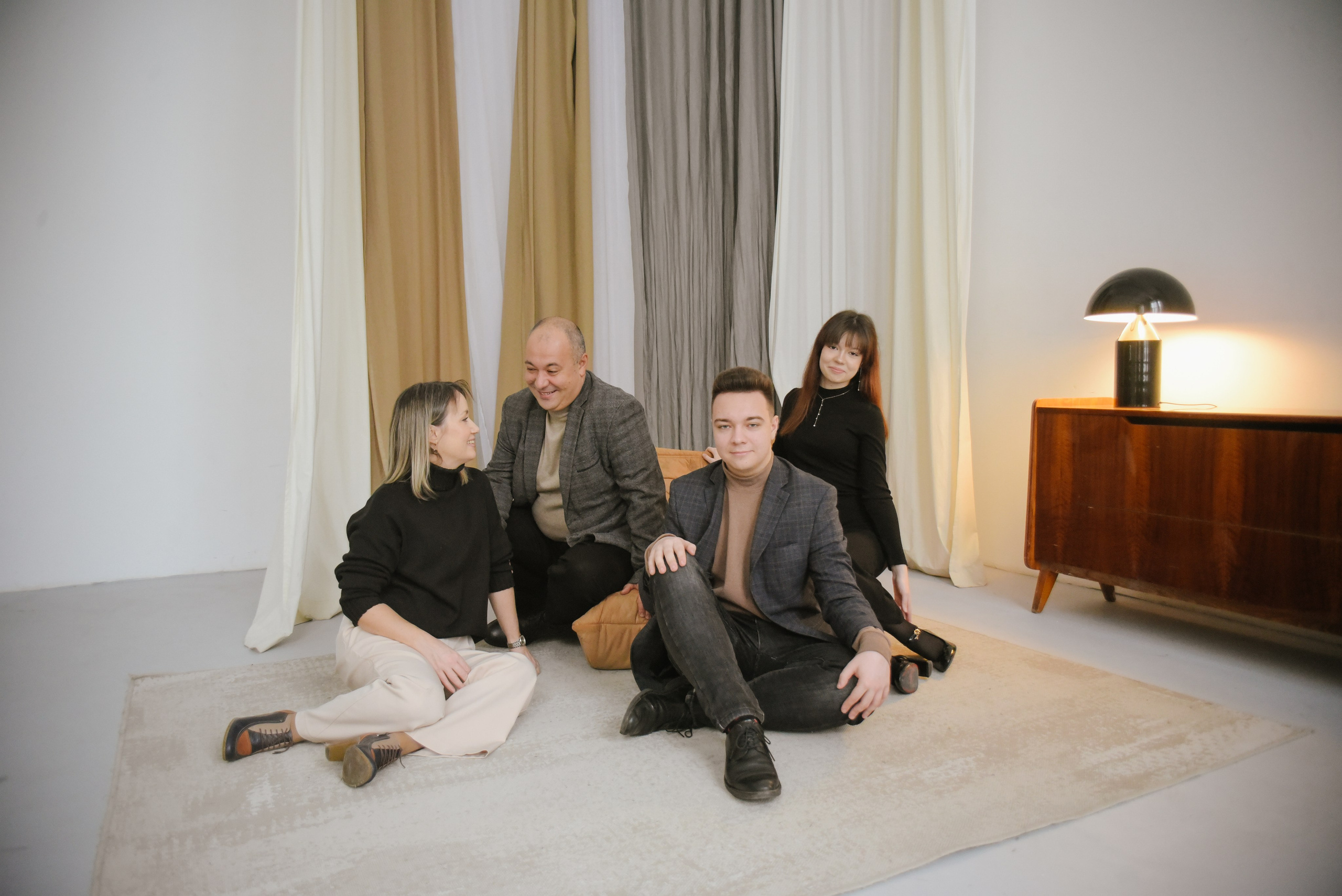 Молодые родители и взрослые дети. Фотограф Лола Волна, город Москва