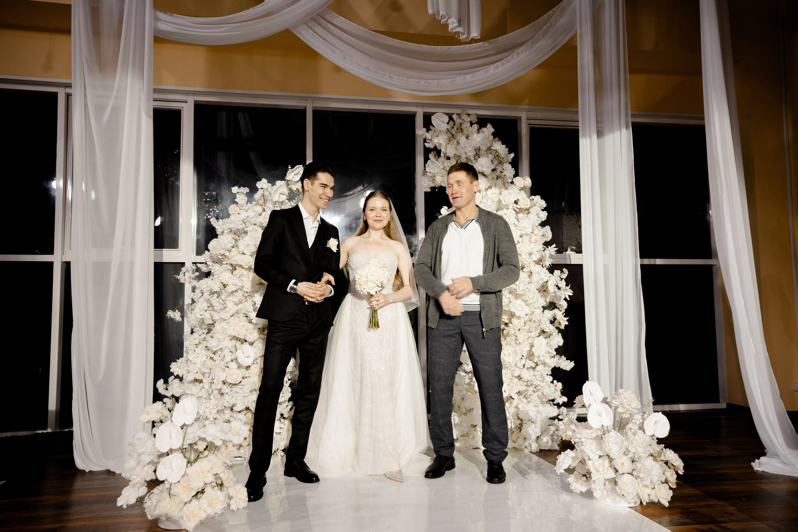 СВАДЕБНАЯ СЬЕМКА СБОРОВ В ОТЕЛЕ И ВЫЕЗД НА ЦЕРЕМОНИЮ (СНЯТО В СИБИРЕ В НИЖНЕВАРТОВСКЕ). Профессиональный фотограф, Санкт-Петербург — Виктория Богомолова