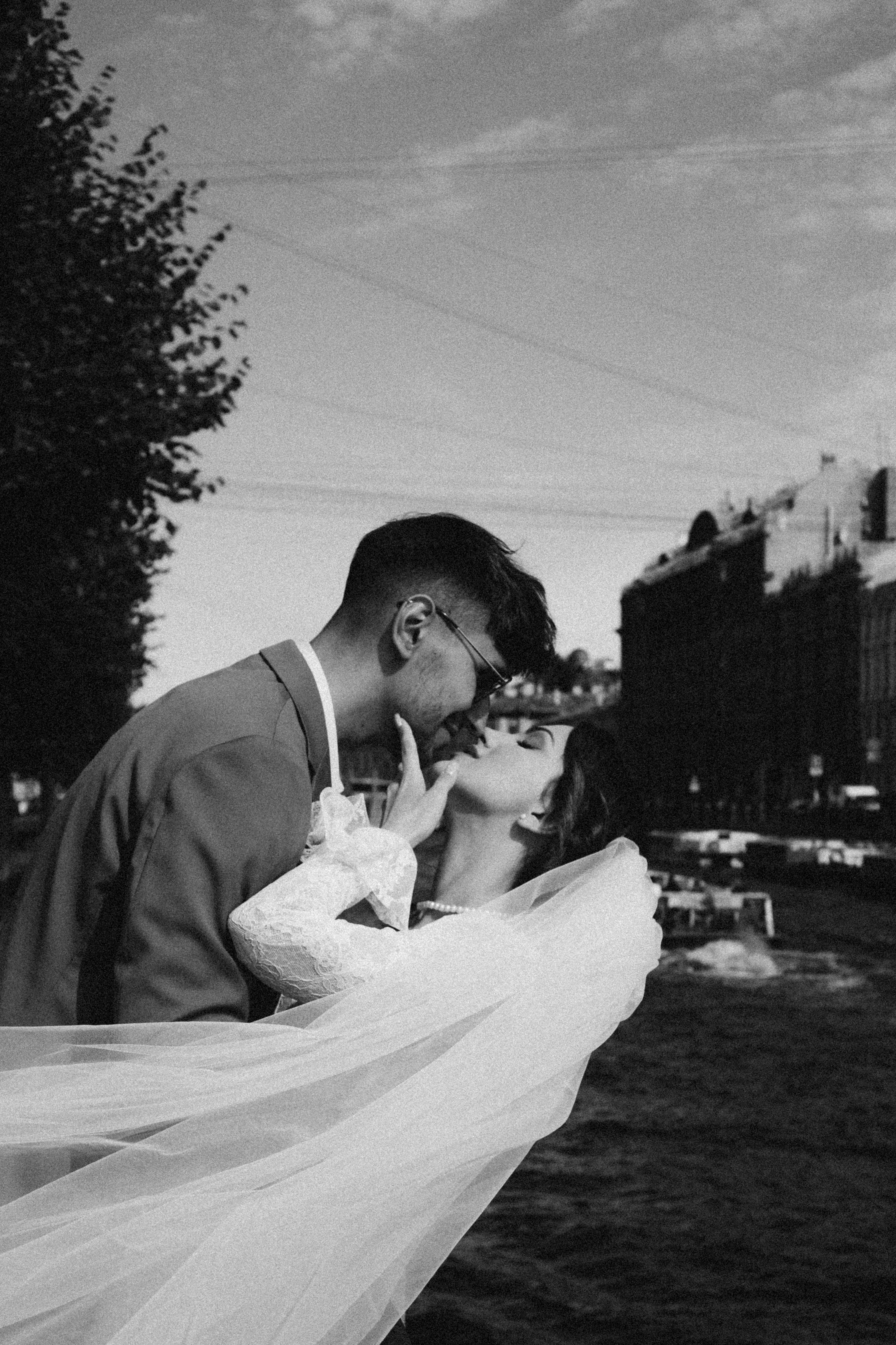 СВАДЕБНАЯ ПРОГУЛКА ВОЗЕ ИСАИКЕВСКОГО СОБОРА АСТОРИИ И ЗАКОНОДАЛЕТНОГО СОБРАНИЯ. Профессиональный фотограф, Санкт-Петербург — Виктория Богомолова