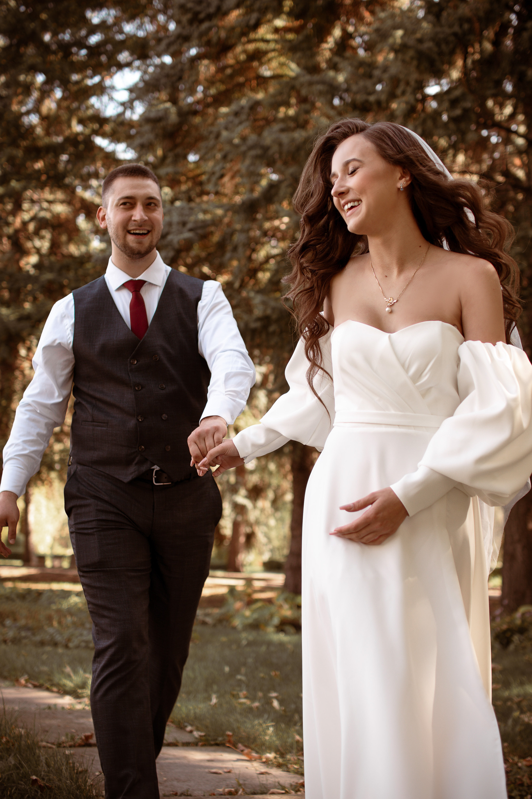 Свадебная фотосессия в парке. Юлия Басня семейный и свадебный фотограф в Донецке