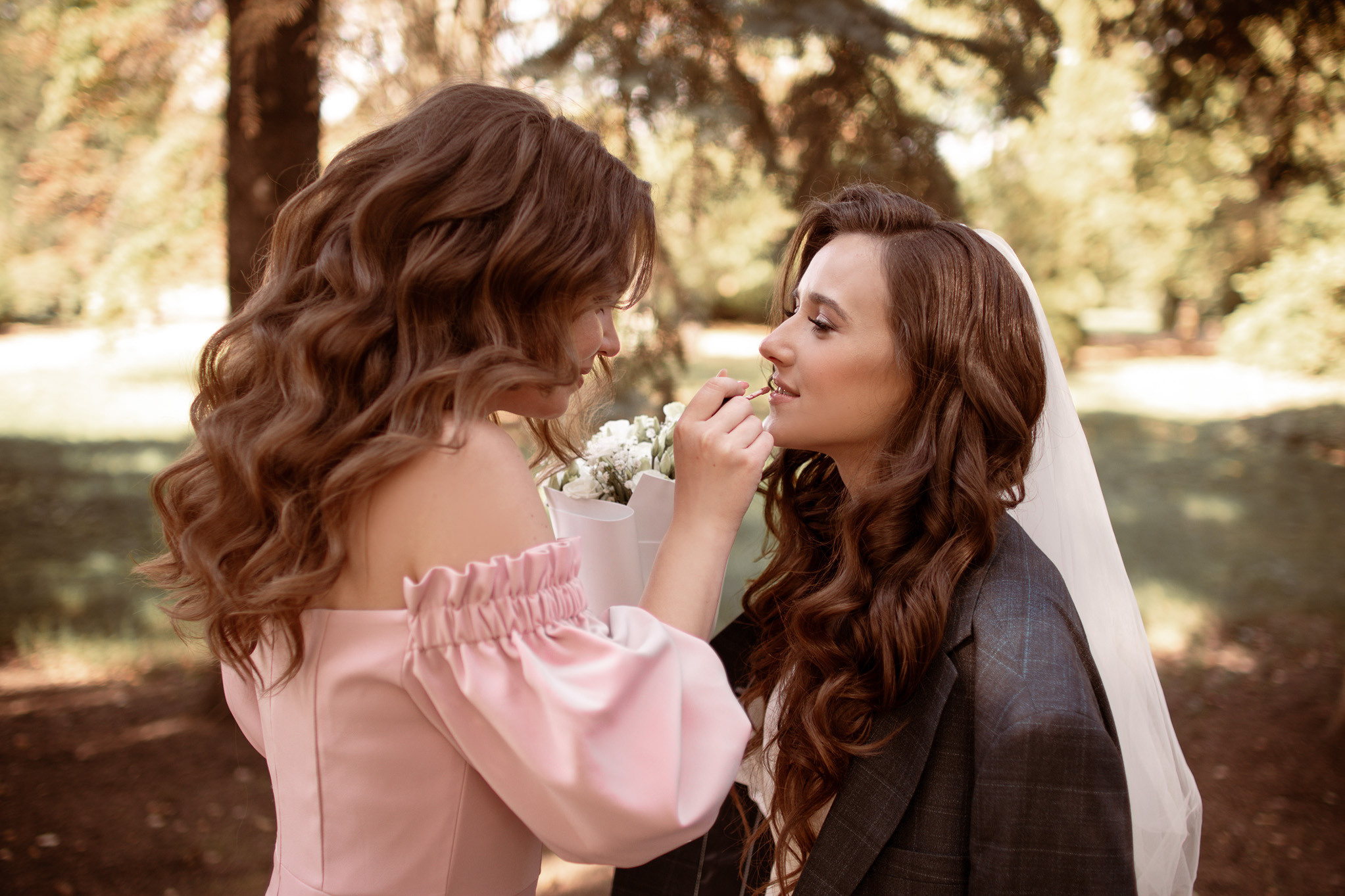 Свадебная фотосессия в парке. Юлия Басня семейный и свадебный фотограф в Донецке