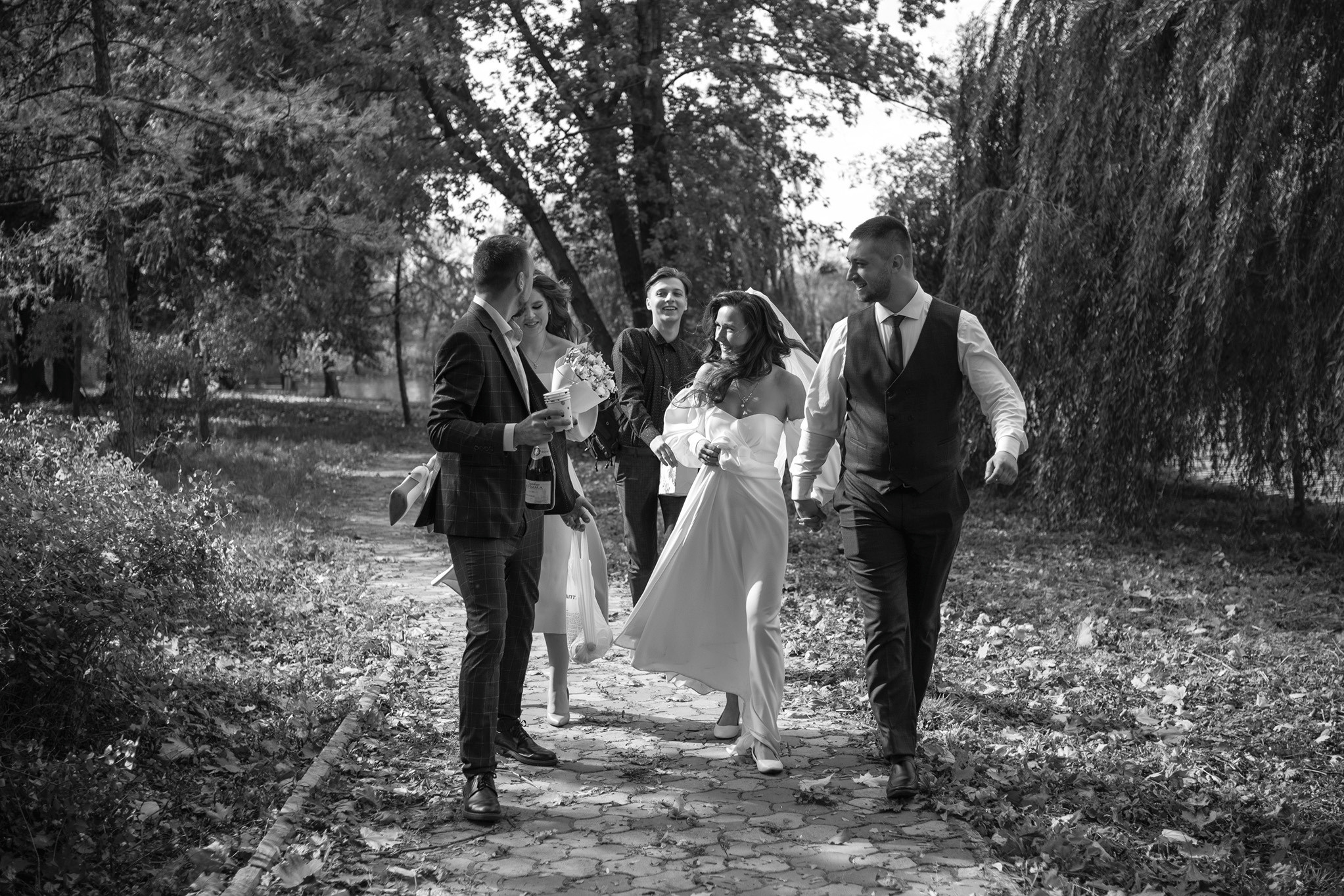 Свадебная фотосессия в парке. Юлия Басня семейный и свадебный фотограф в Донецке