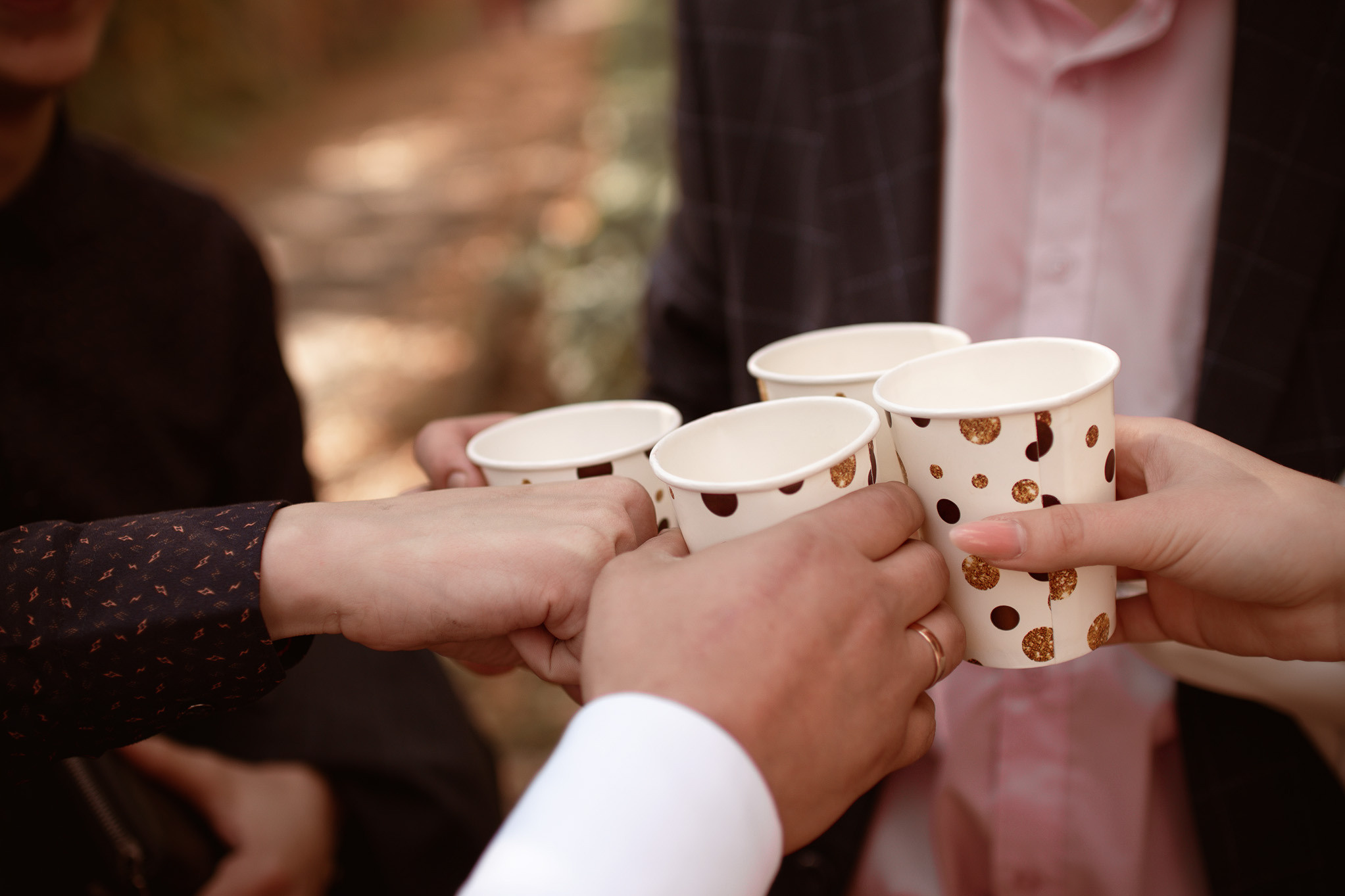 Свадебная фотосессия в парке. Юлия Басня семейный и свадебный фотограф в Донецке