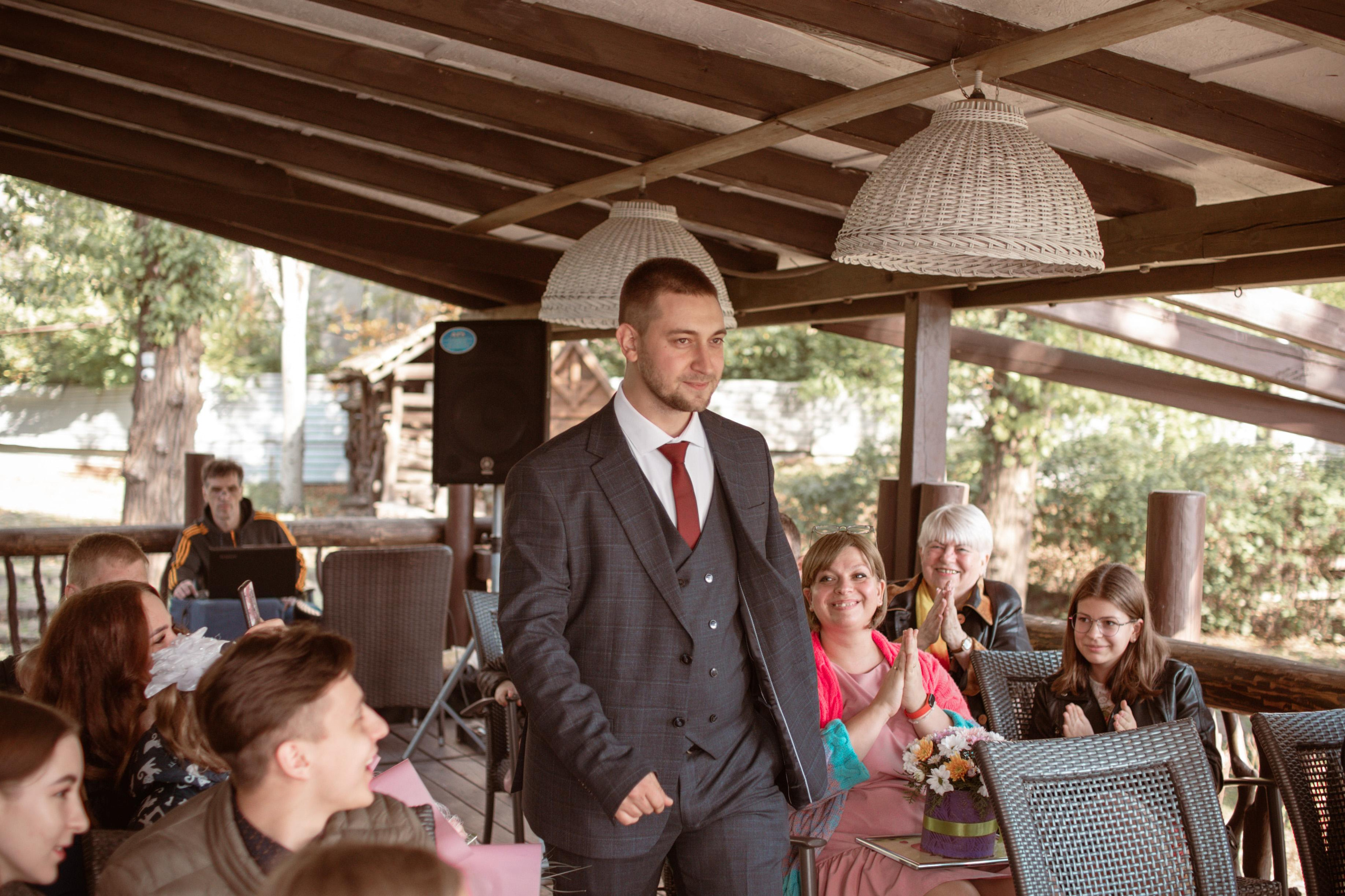 Свадебная фотосессия в парке. Юлия Басня семейный и свадебный фотограф в Донецке