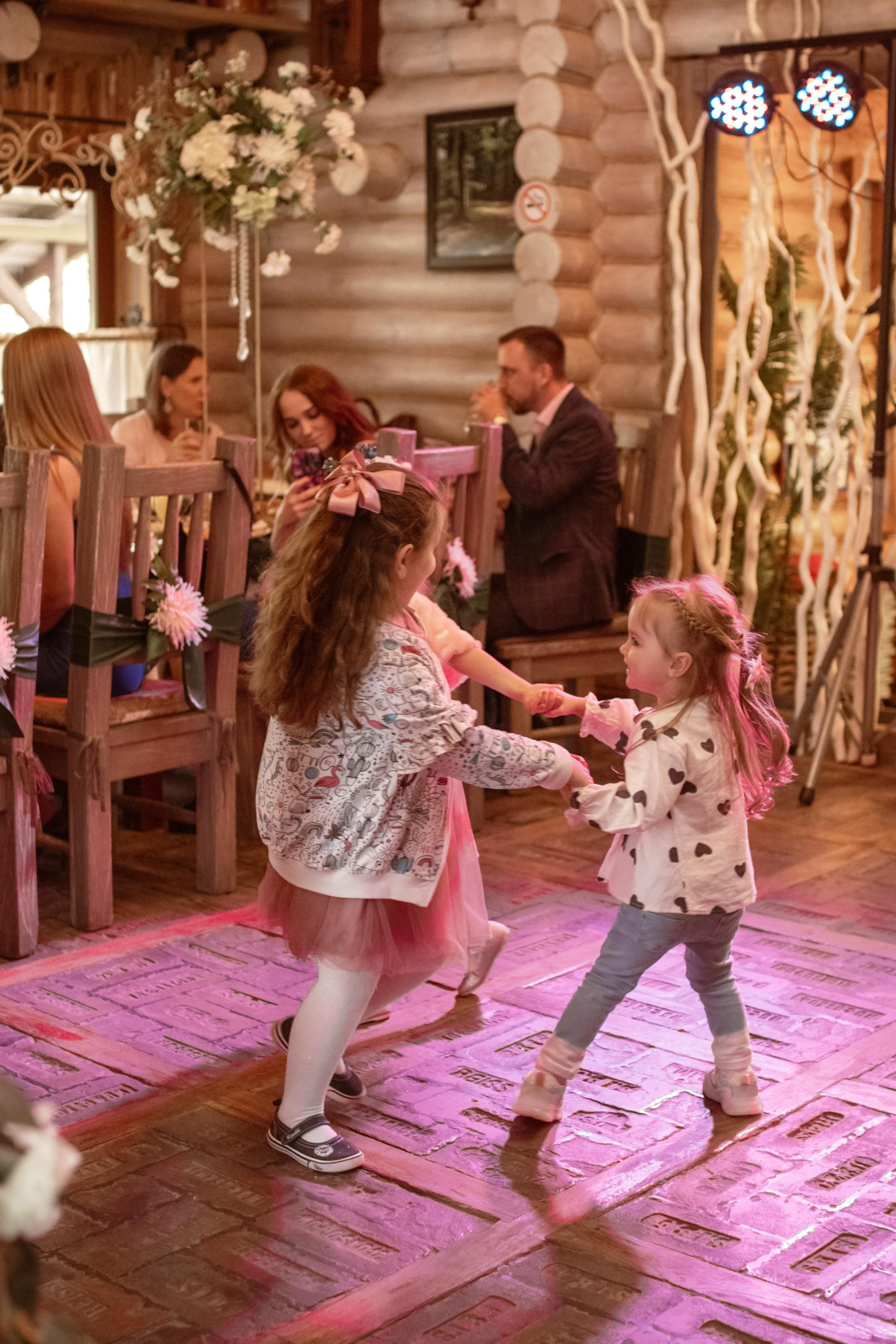 Свадебная фотосессия в парке. Юлия Басня семейный и свадебный фотограф в Донецке