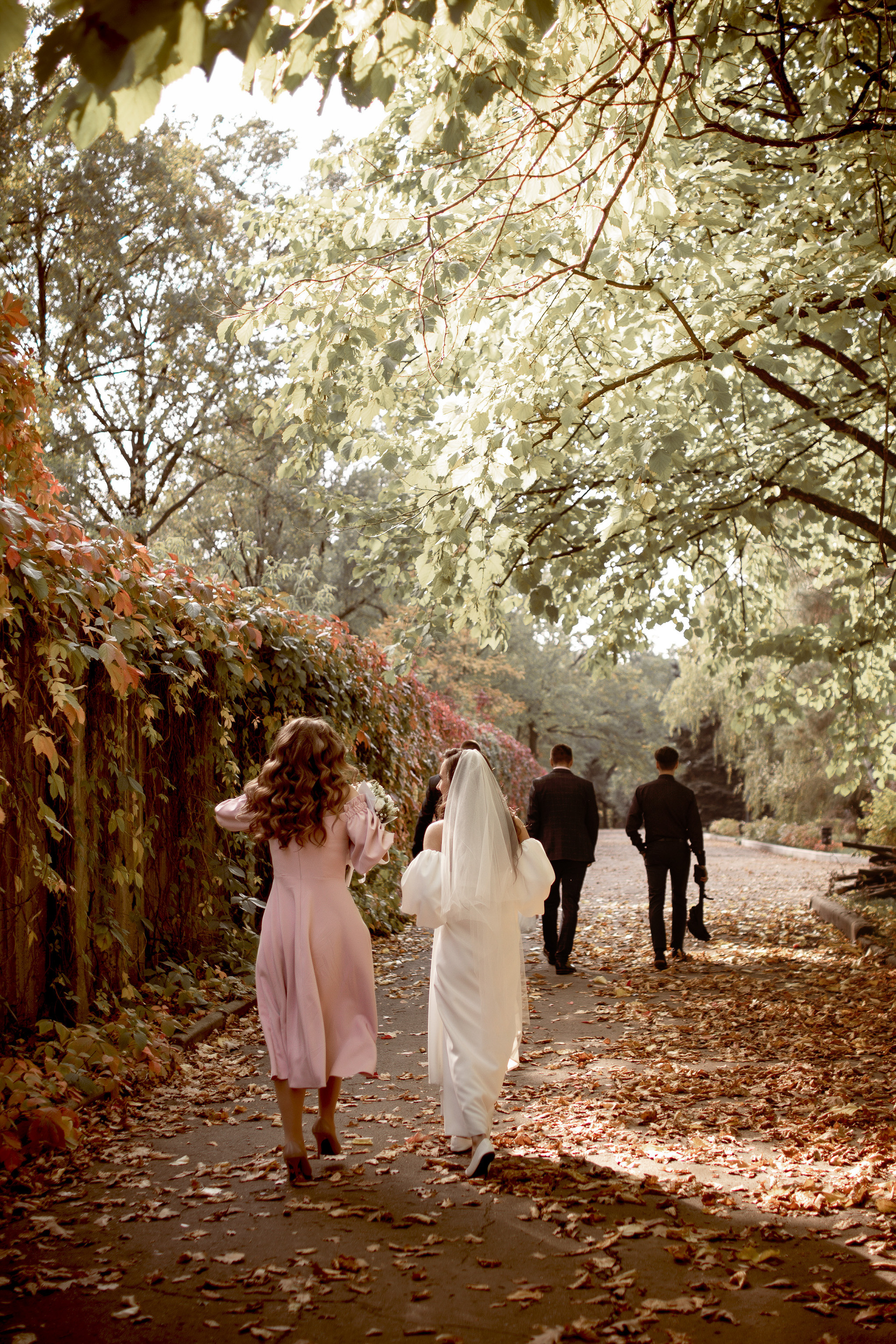 Свадебная фотосессия в парке. Юлия Басня семейный и свадебный фотограф в Донецке