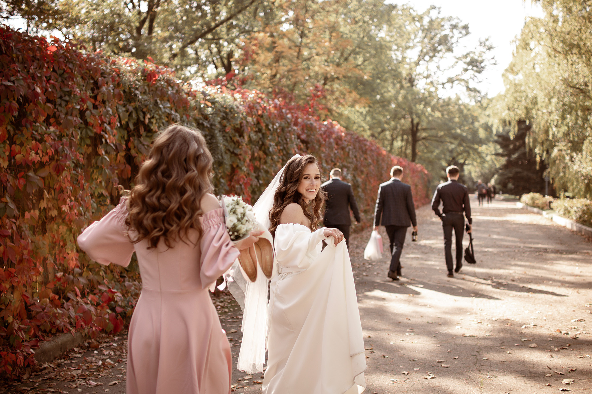 Свадебная фотосессия в парке. Юлия Басня семейный и свадебный фотограф в Донецке