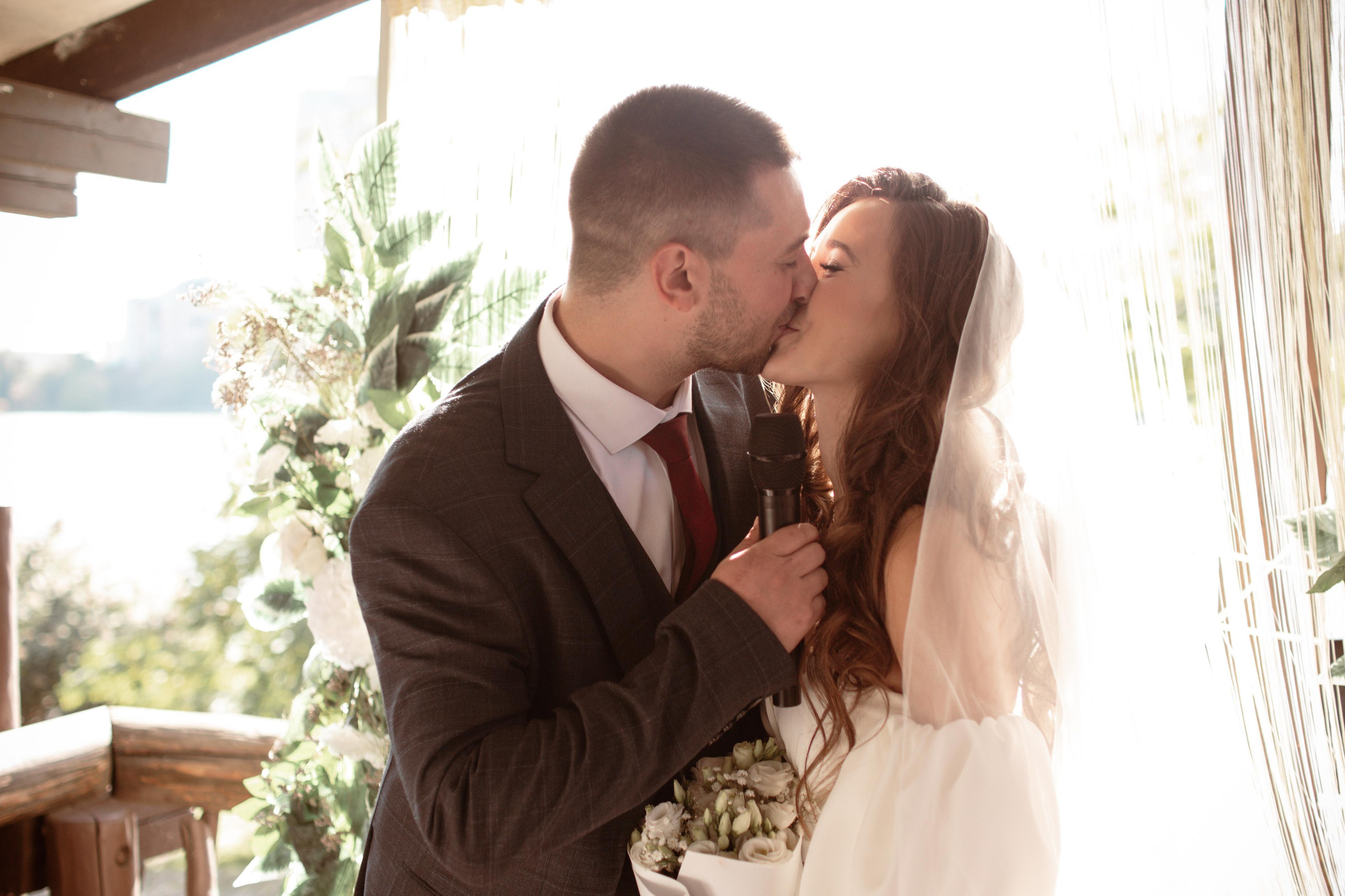 Свадебная фотосессия в парке. Юлия Басня семейный и свадебный фотограф в Донецке