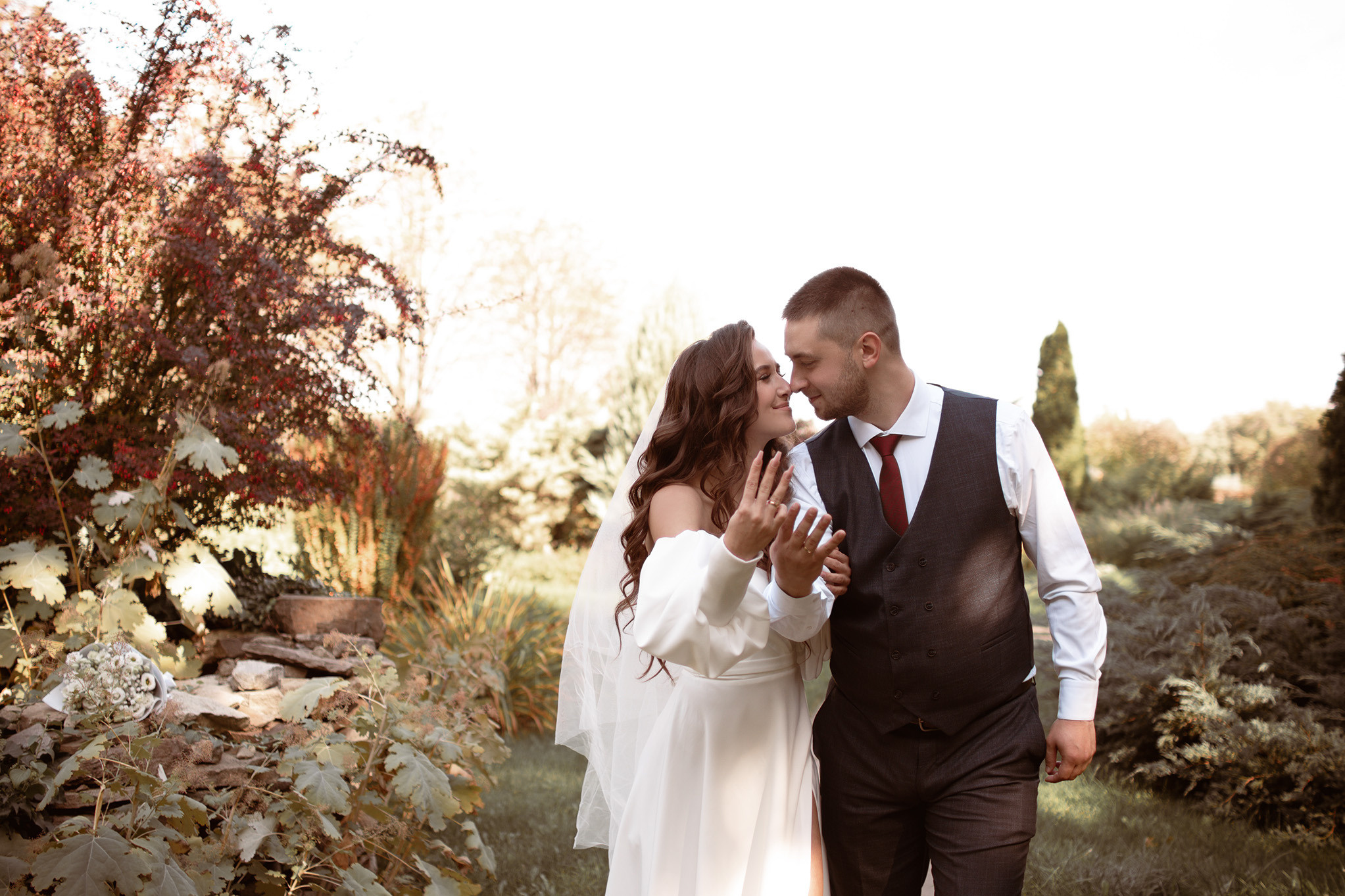 Свадебная фотосессия в парке. Юлия Басня семейный и свадебный фотограф в Донецке