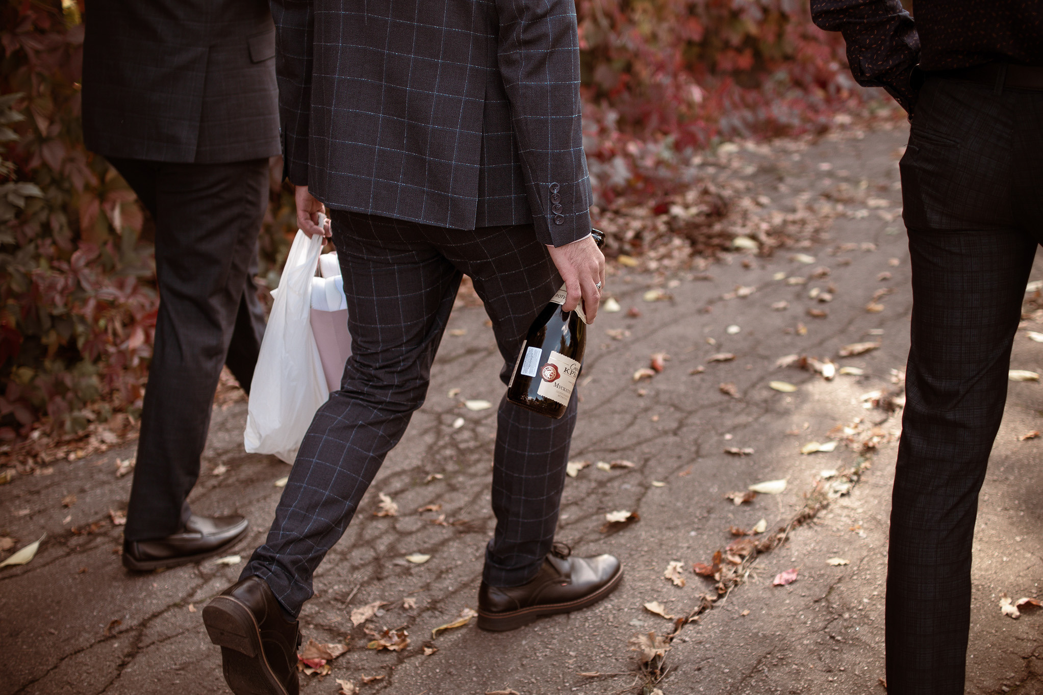 Свадебная фотосессия в парке. Юлия Басня семейный и свадебный фотограф в Донецке
