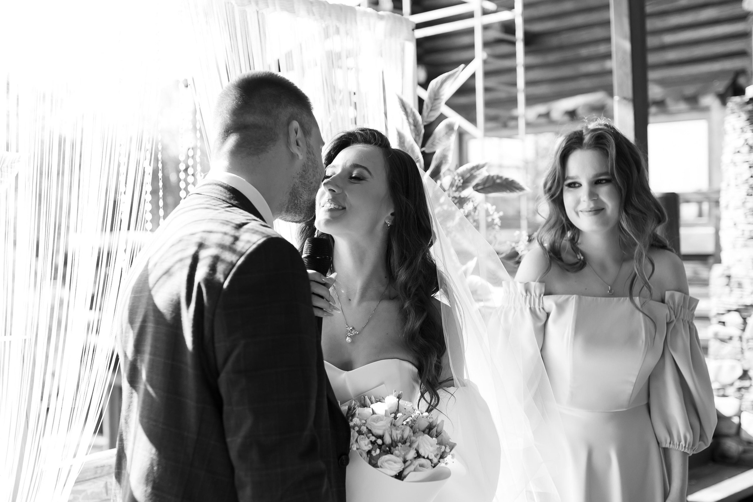 Свадебная фотосессия в парке. Юлия Басня семейный и свадебный фотограф в Донецке