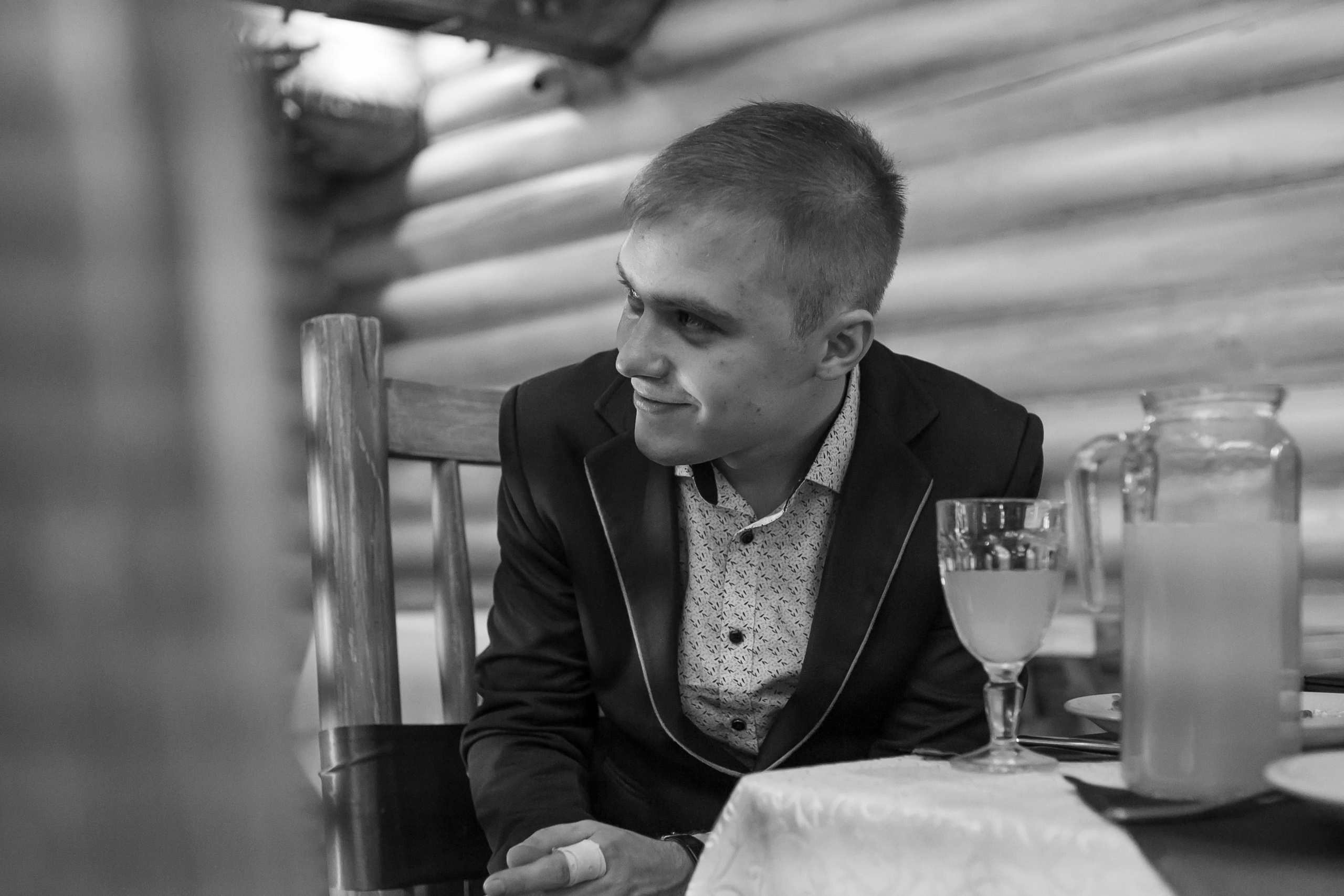 Свадебная фотосессия в парке. Юлия Басня семейный и свадебный фотограф в Донецке