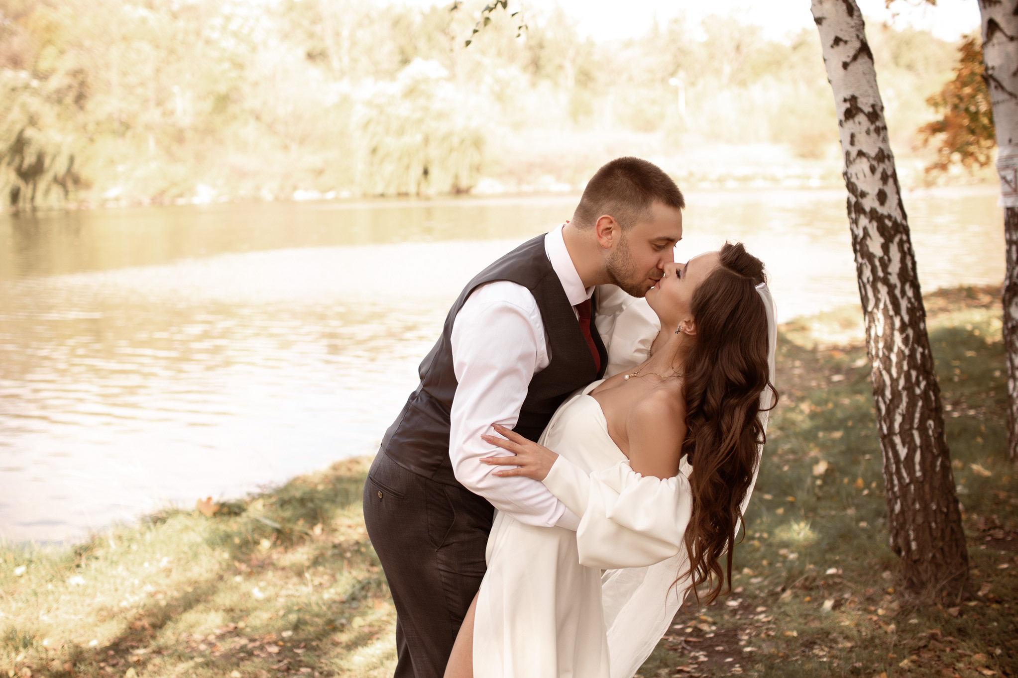 Свадебная фотосессия в парке. Юлия Басня семейный и свадебный фотограф в Донецке