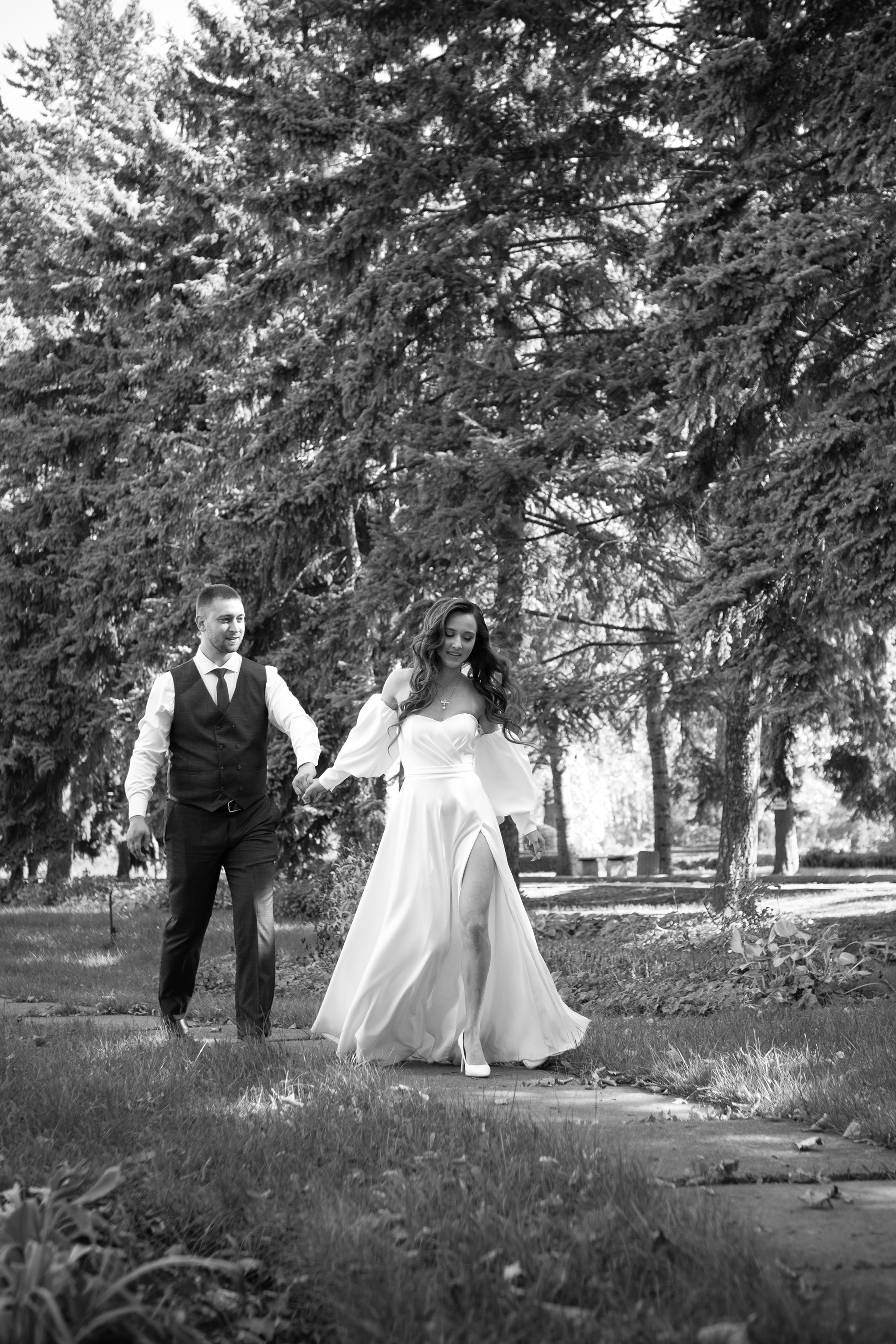 Свадебная фотосессия в парке. Юлия Басня семейный и свадебный фотограф в Донецке