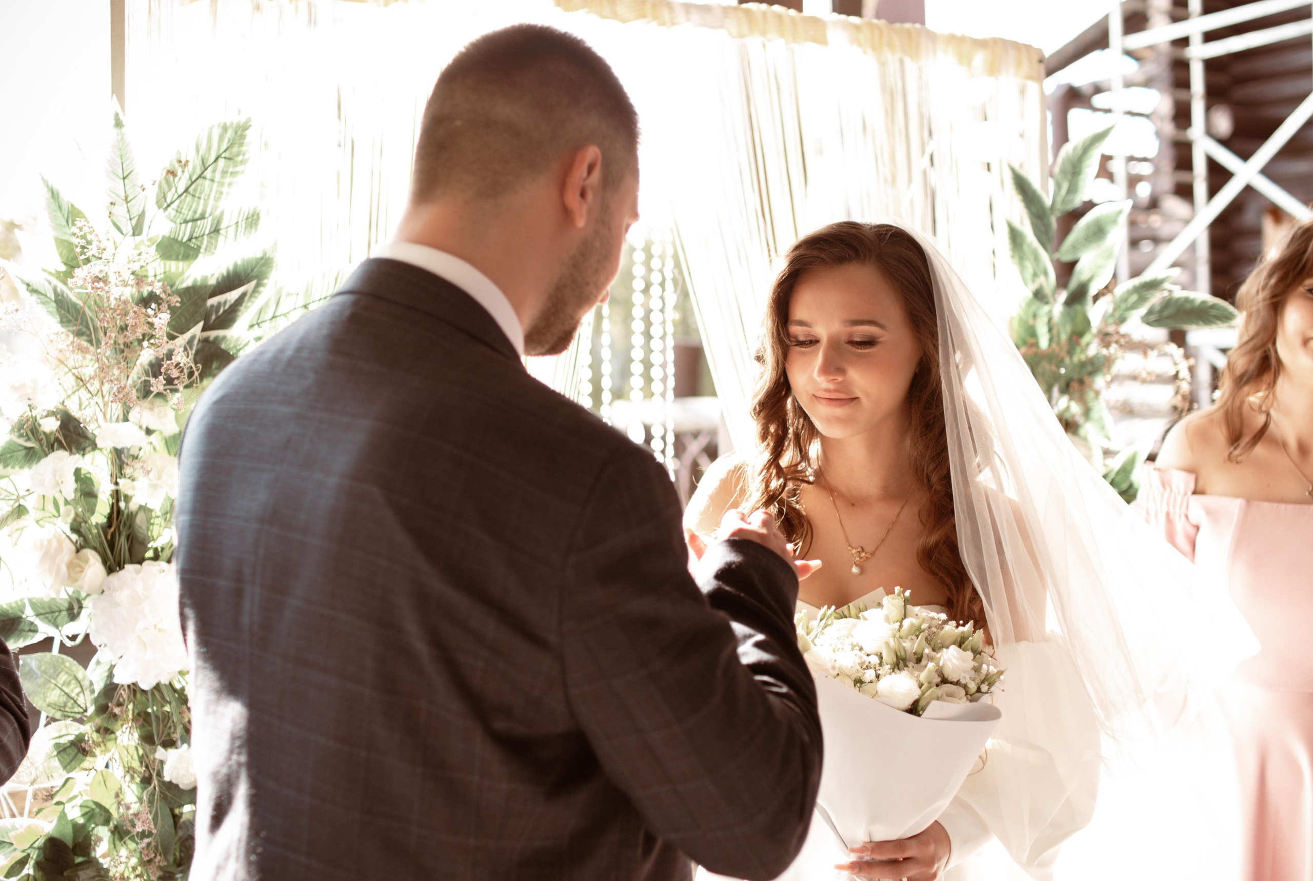 Свадебная фотосессия в парке. Юлия Басня семейный и свадебный фотограф в Донецке