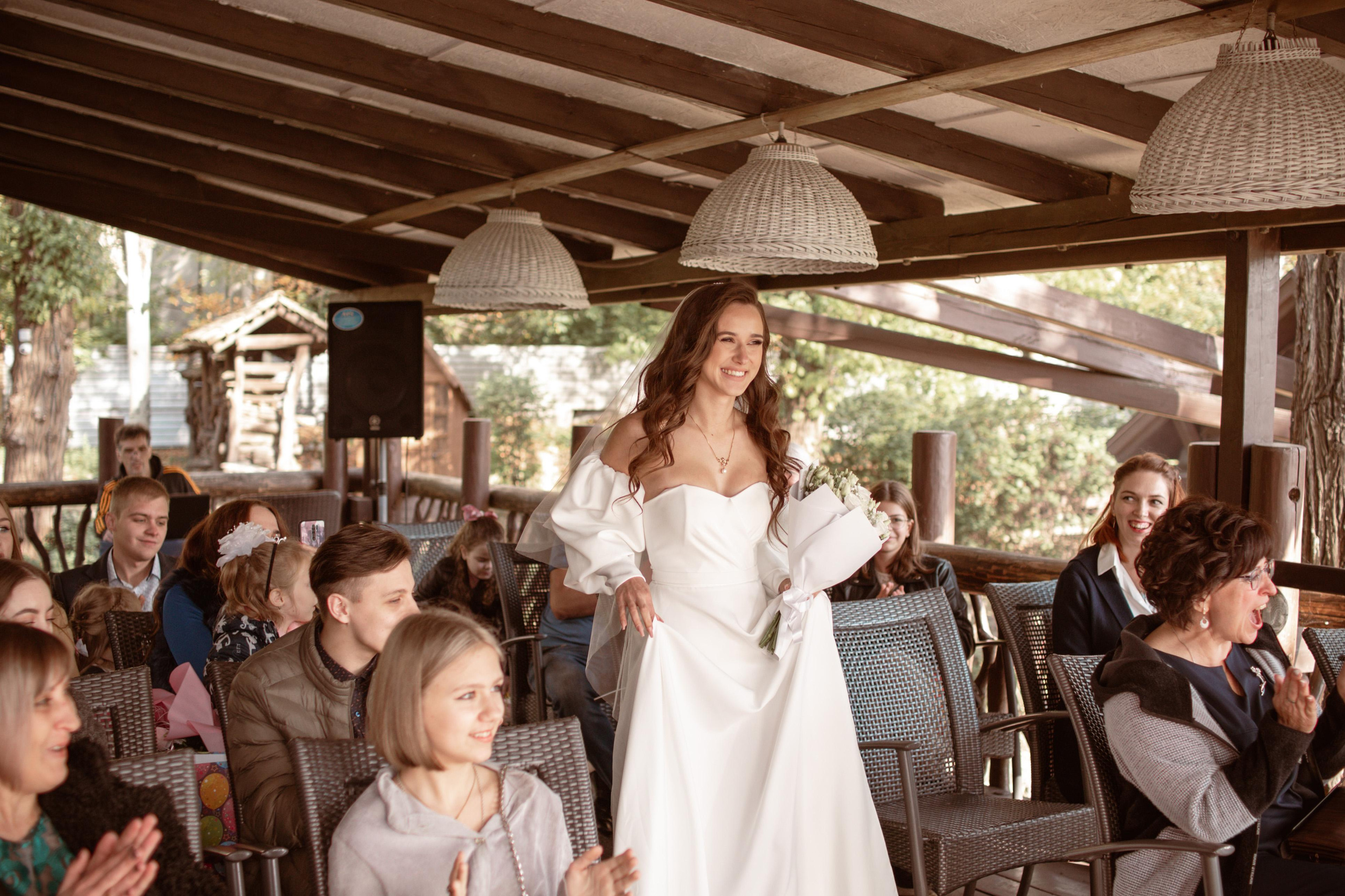 Свадебная фотосессия в парке. Юлия Басня семейный и свадебный фотограф в Донецке