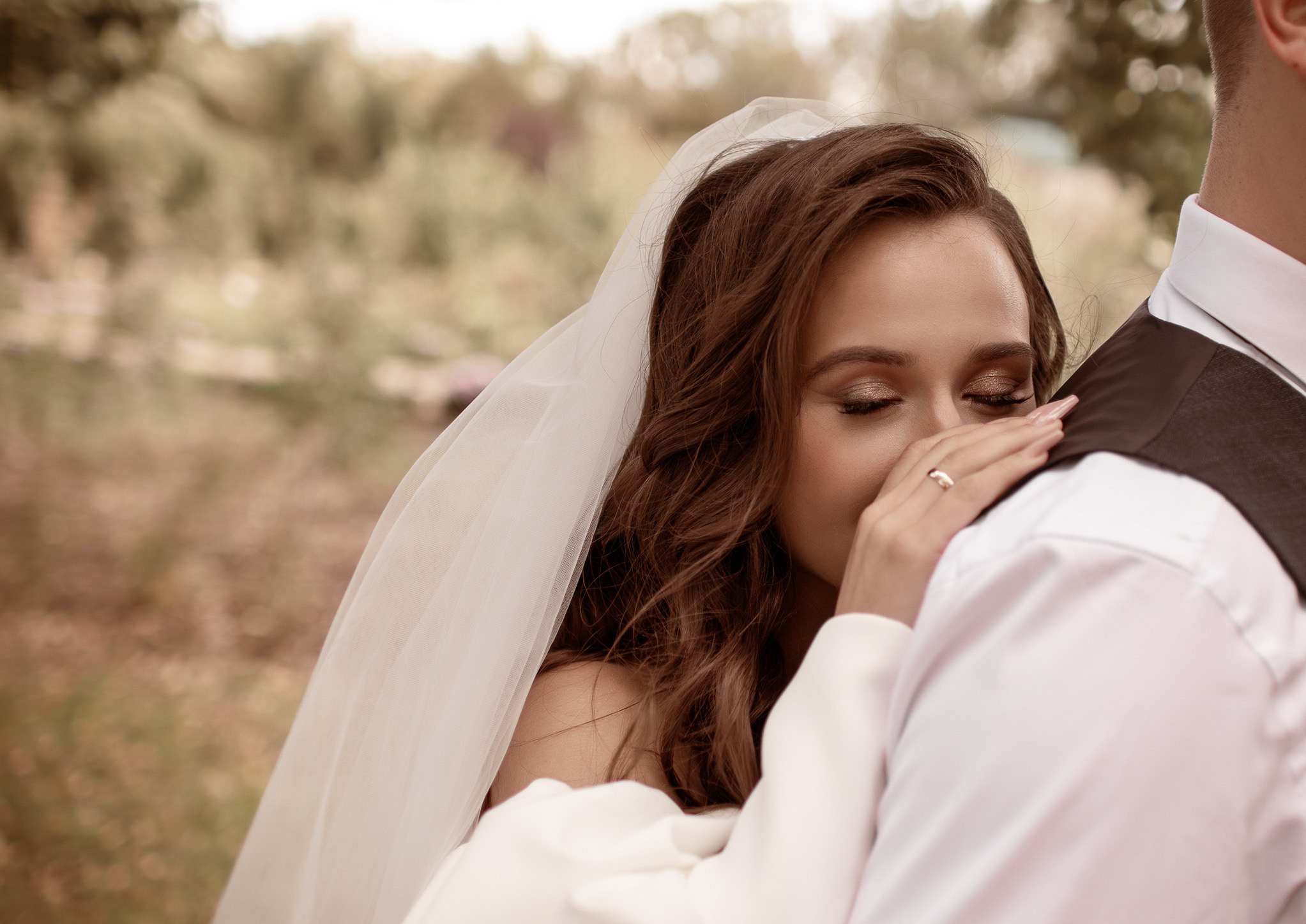 Свадебная фотосессия в парке. Юлия Басня семейный и свадебный фотограф в Донецке
