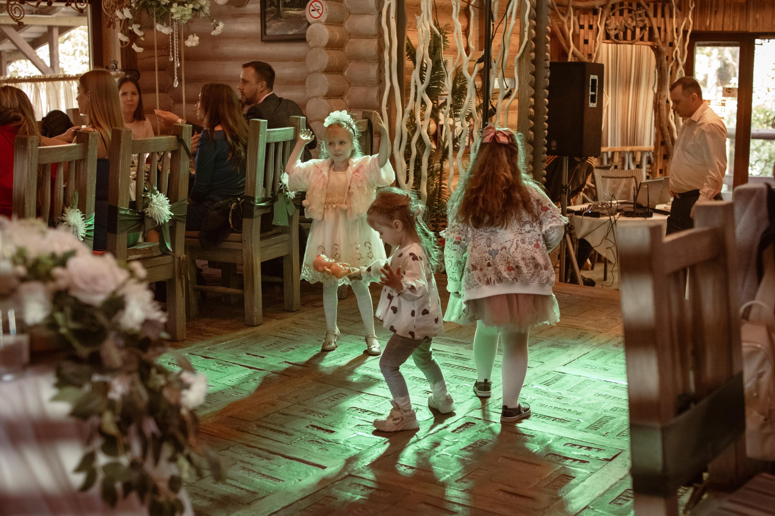 Свадебная фотосессия в парке. Юлия Басня семейный и свадебный фотограф в Донецке