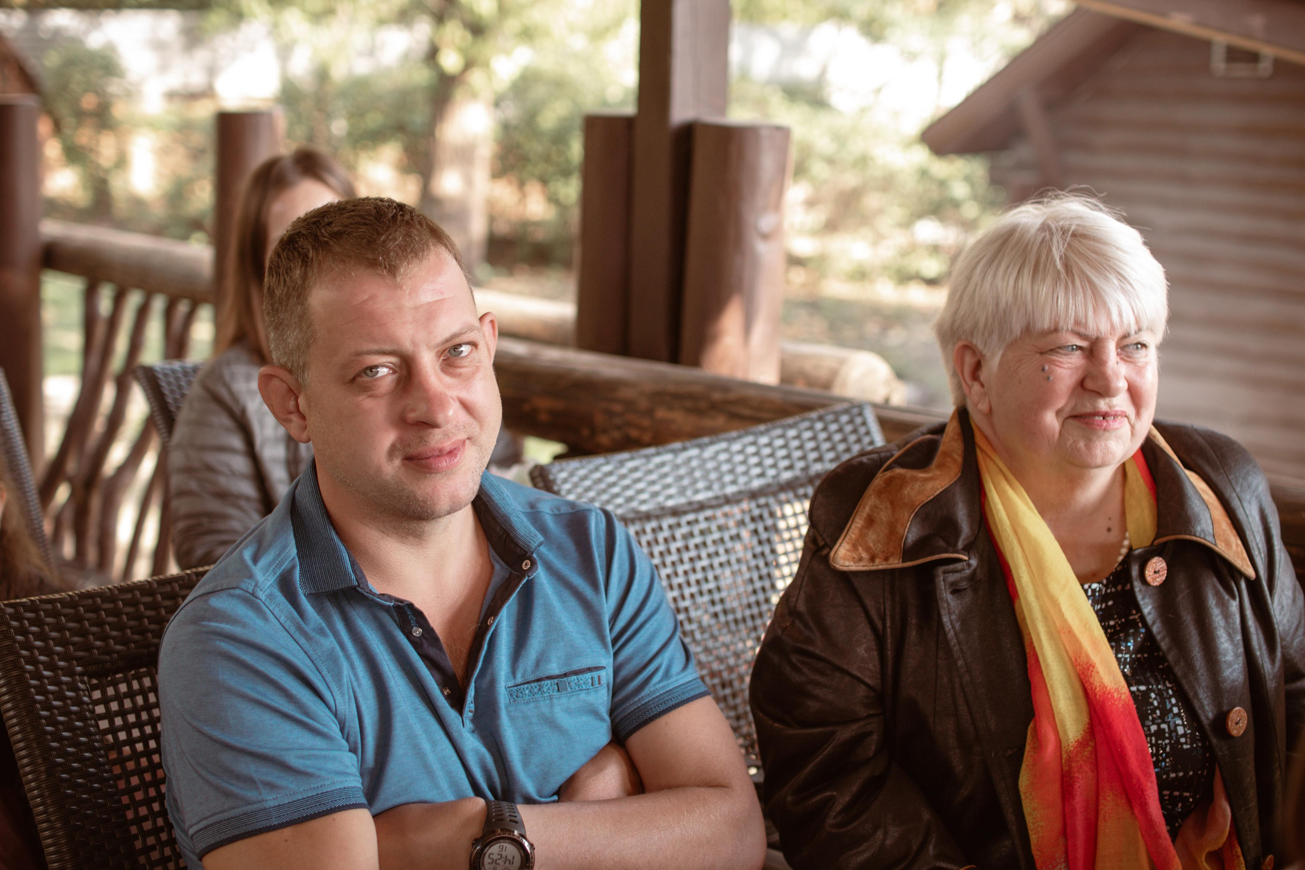 Свадебная фотосессия в парке. Юлия Басня семейный и свадебный фотограф в Донецке