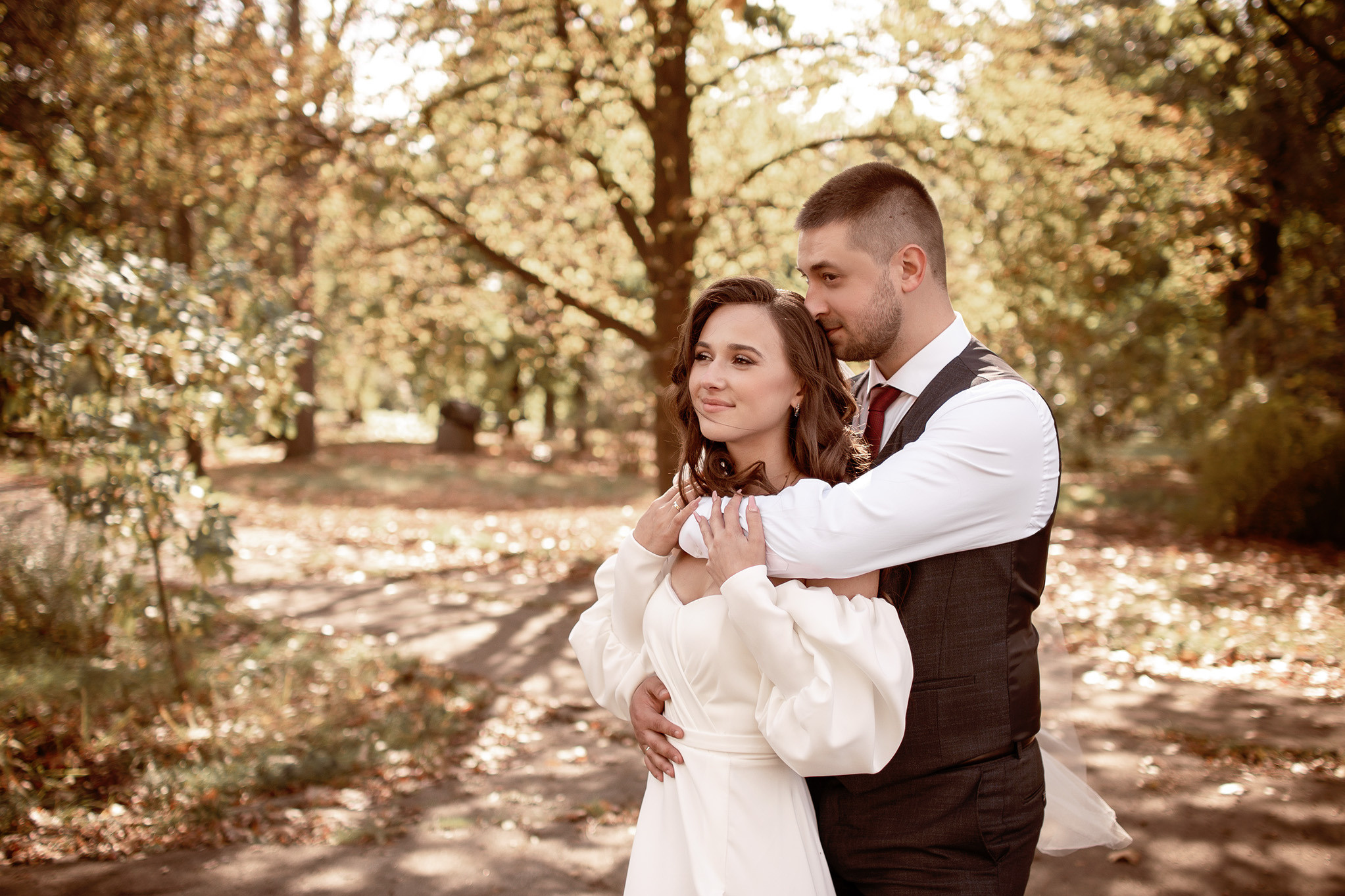 Свадебная фотосессия в парке. Юлия Басня семейный и свадебный фотограф в Донецке