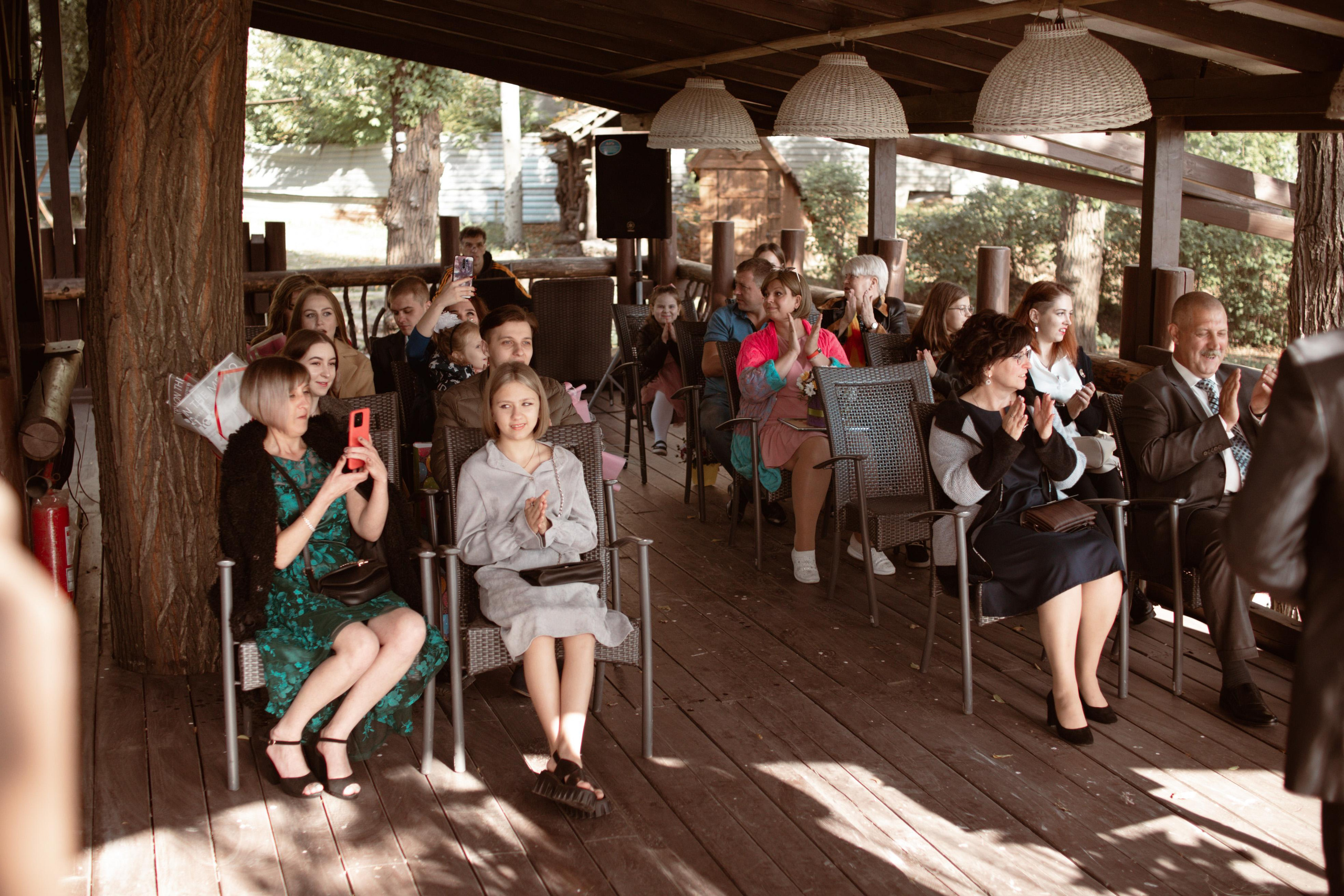 Свадебная фотосессия в парке. Юлия Басня семейный и свадебный фотограф в Донецке
