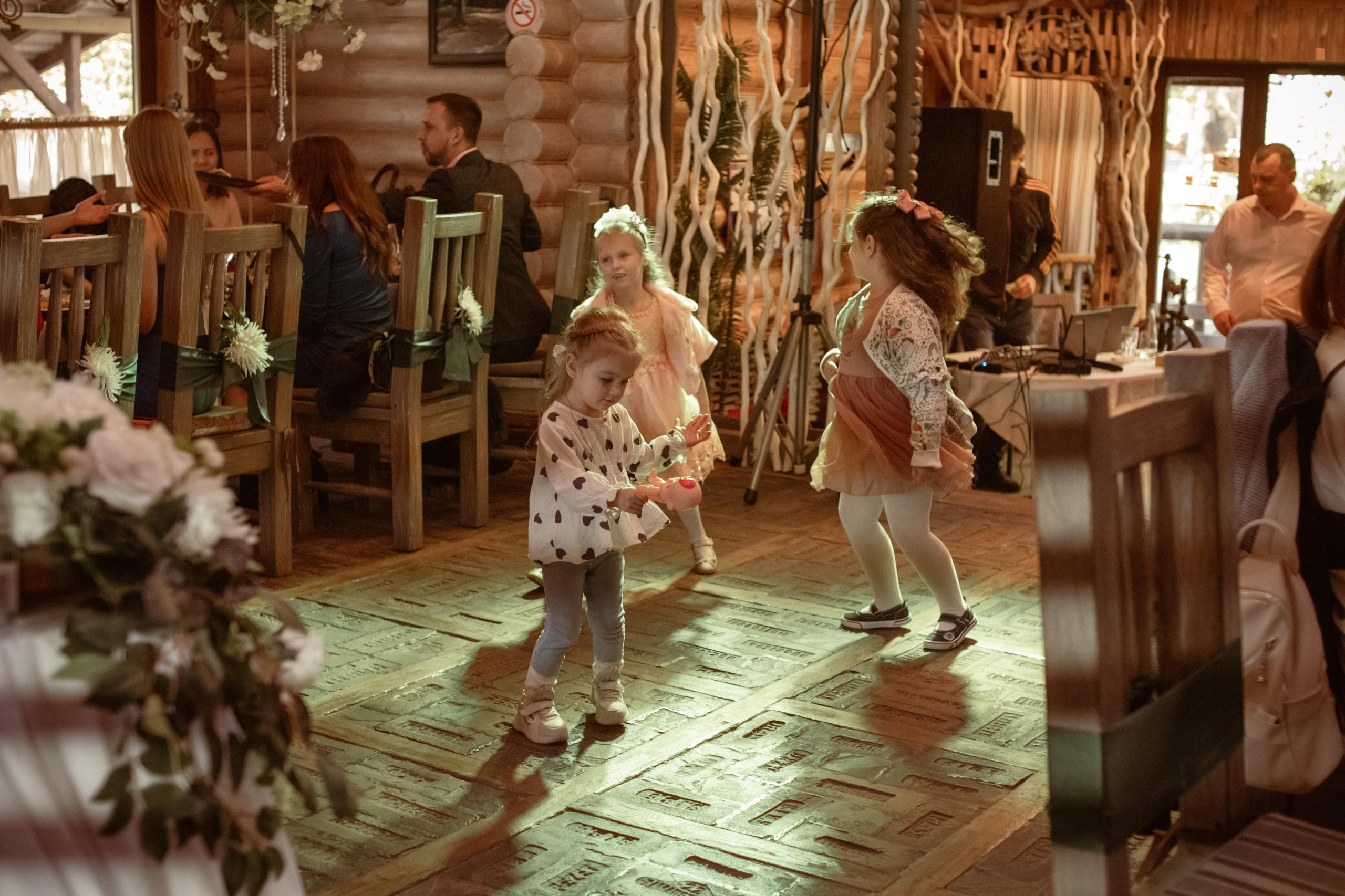 Свадебная фотосессия в парке. Юлия Басня семейный и свадебный фотограф в Донецке