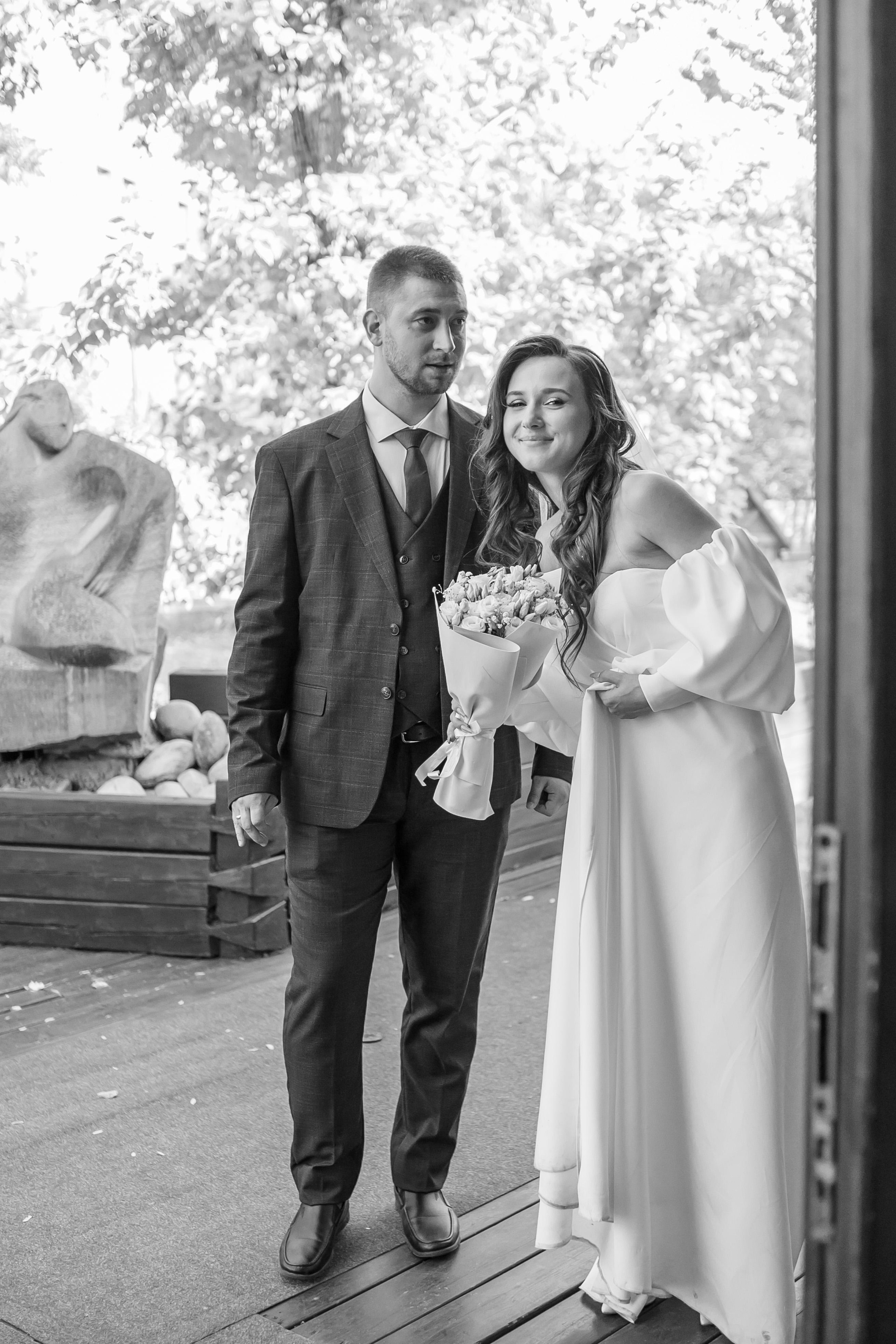 Свадебная фотосессия в парке. Юлия Басня семейный и свадебный фотограф в Донецке