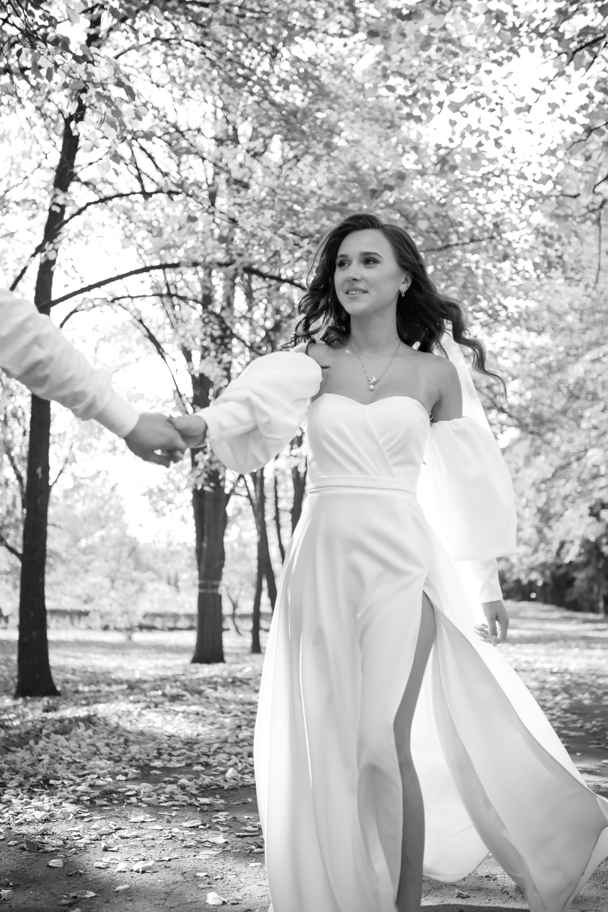 Свадебная фотосессия в парке. Юлия Басня семейный и свадебный фотограф в Донецке