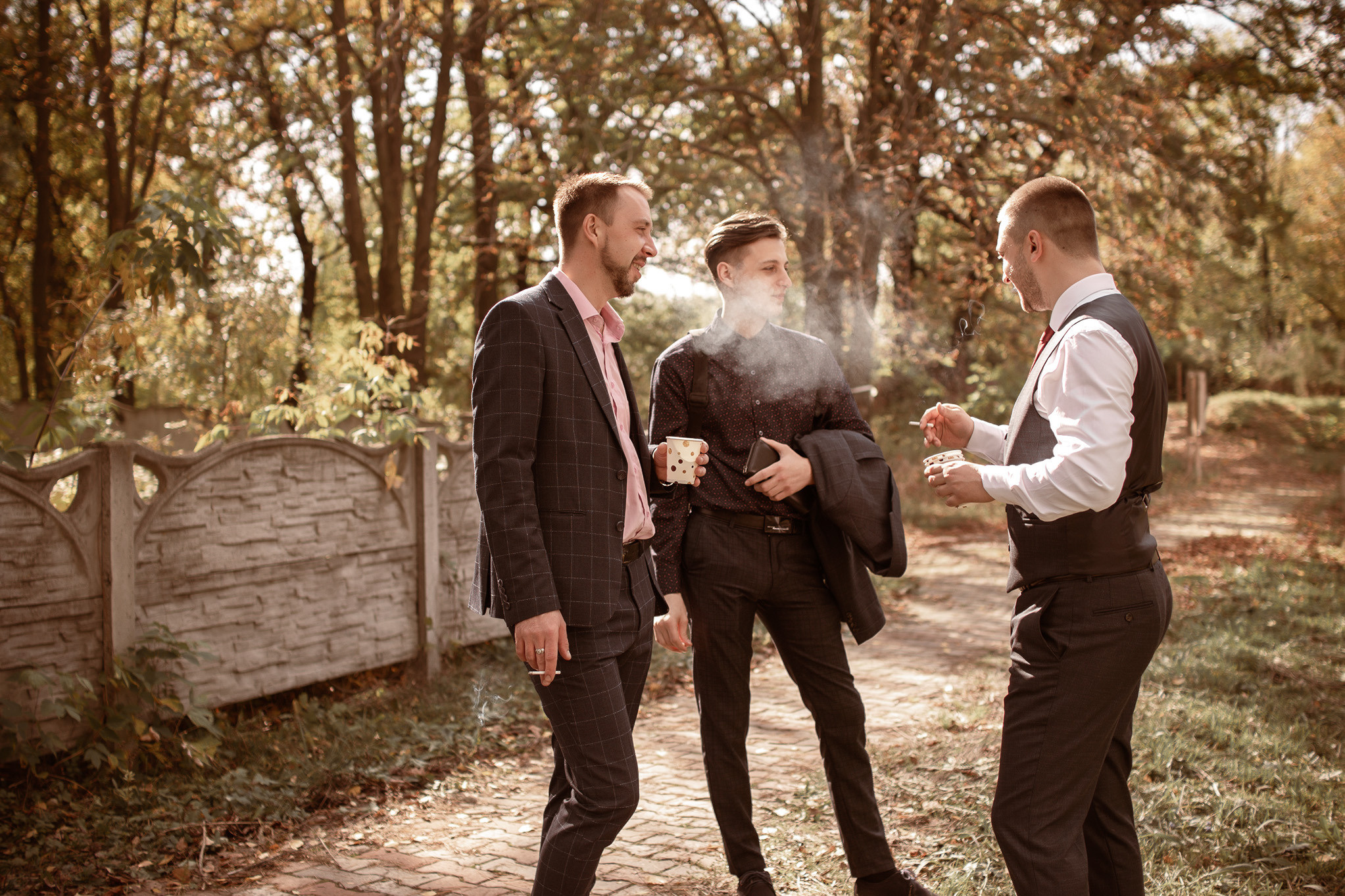 Свадебная фотосессия в парке. Юлия Басня семейный и свадебный фотограф в Донецке