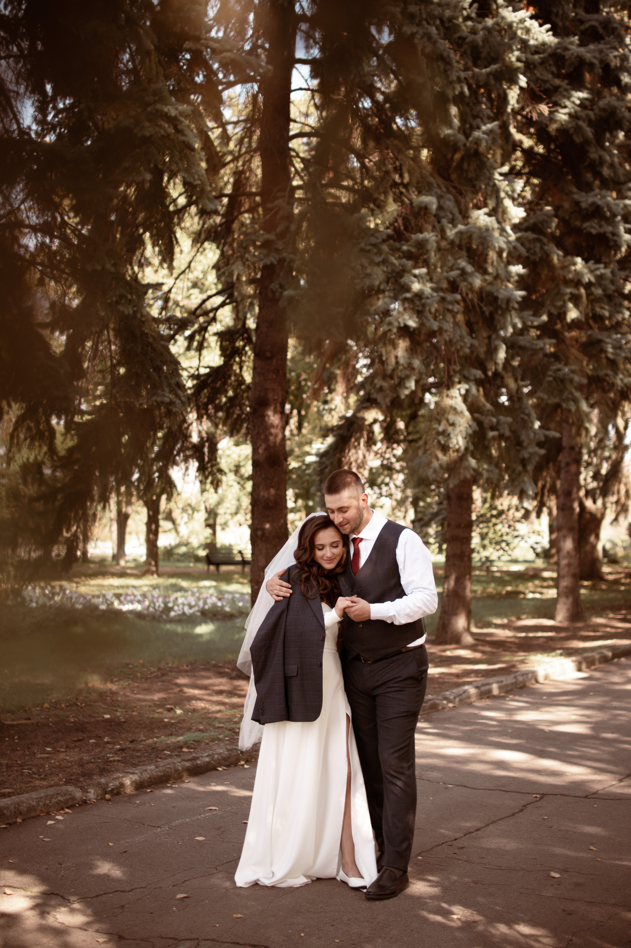 Свадебная фотосессия в парке. Юлия Басня семейный и свадебный фотограф в Донецке