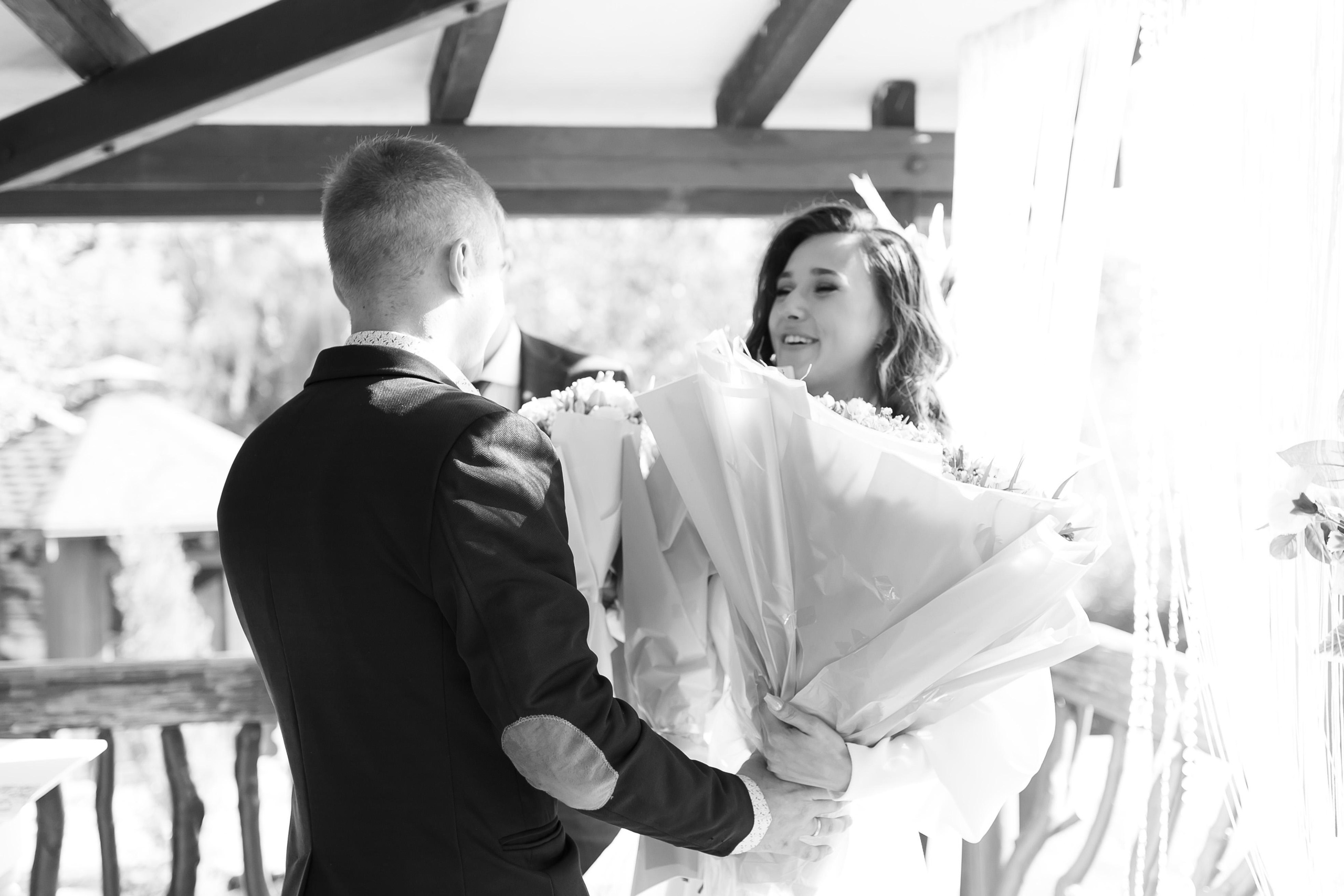 Свадебная фотосессия в парке. Юлия Басня семейный и свадебный фотограф в Донецке