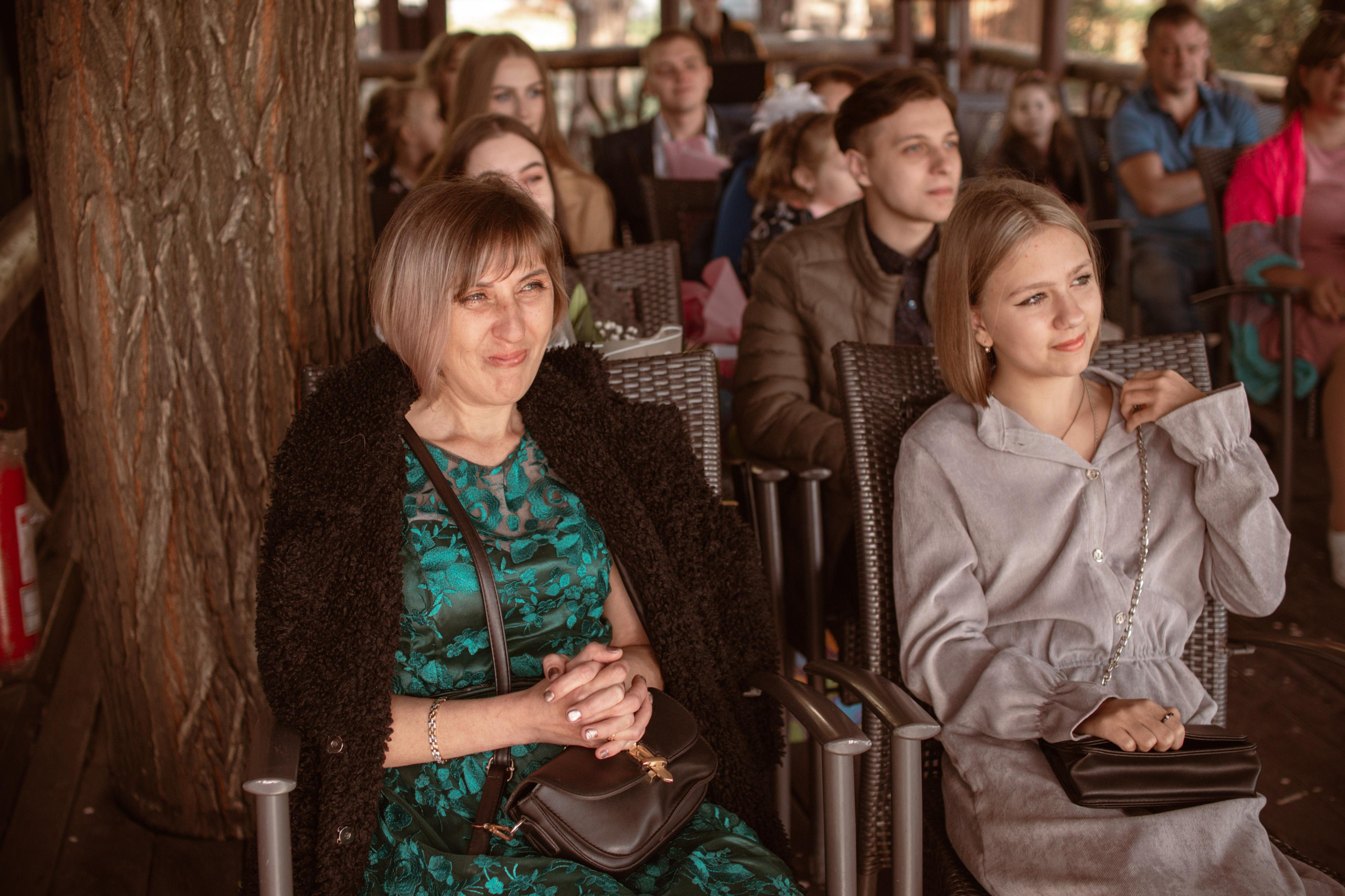 Свадебная фотосессия в парке. Юлия Басня семейный и свадебный фотограф в Донецке