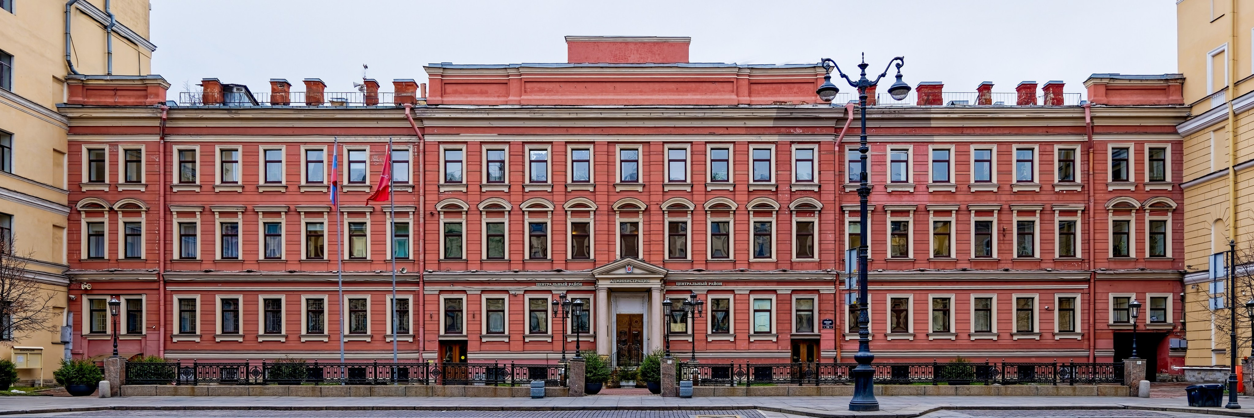 Санкт-Петербург, Невский проспект, дом 176, 1886 год. Здание Исидоровского епархиального женского училища с домовой церковью св. Исидора Пелуситского (в настоящее время Администрация Центрального района Санкт-Петербурга). Архитекторы Григорий Иванович Карпов, Владимир Федорович Харламов. 