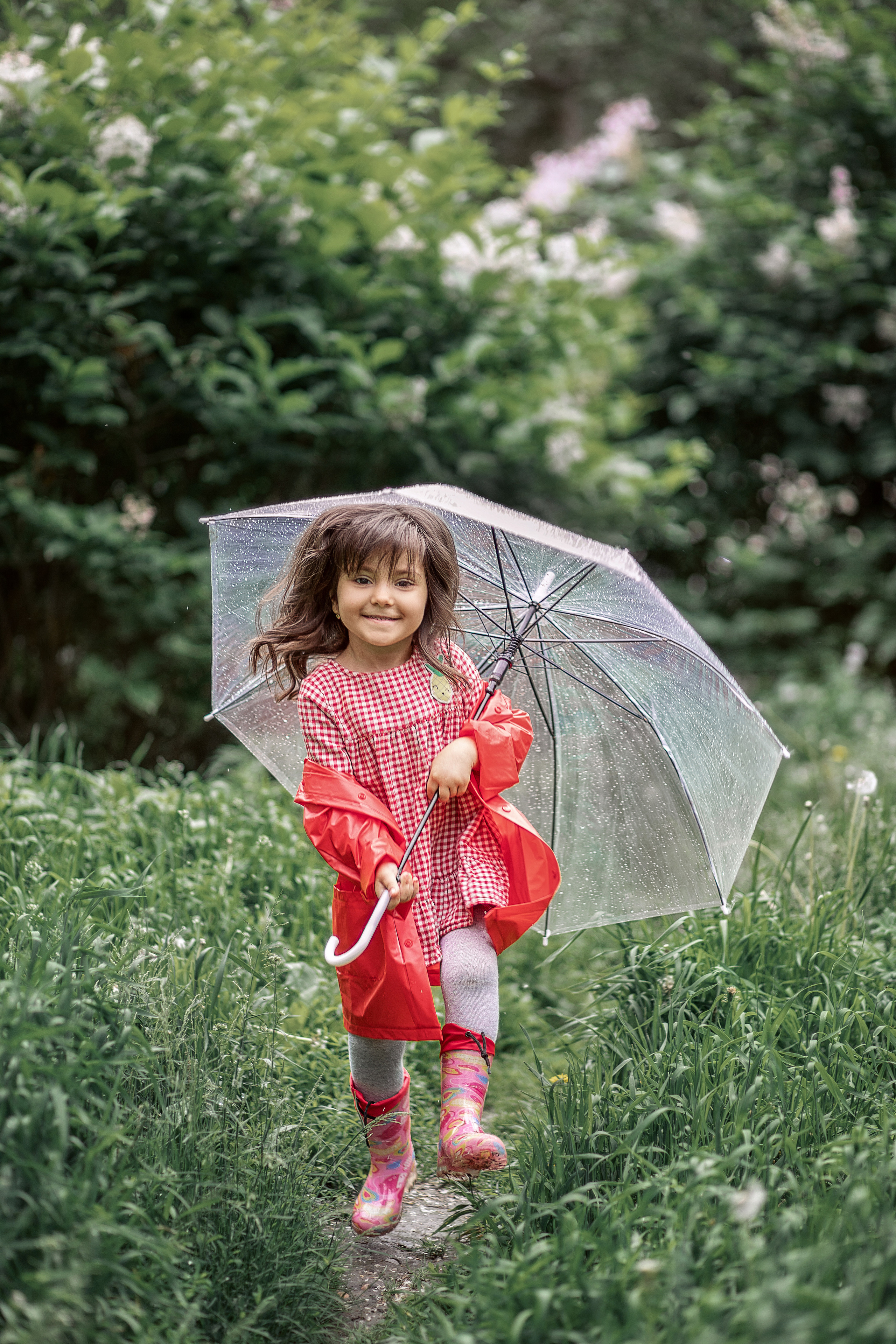 Летний дождик и сирень. Детский и семейный фотограф в Красноярске Юлия Бирюкова