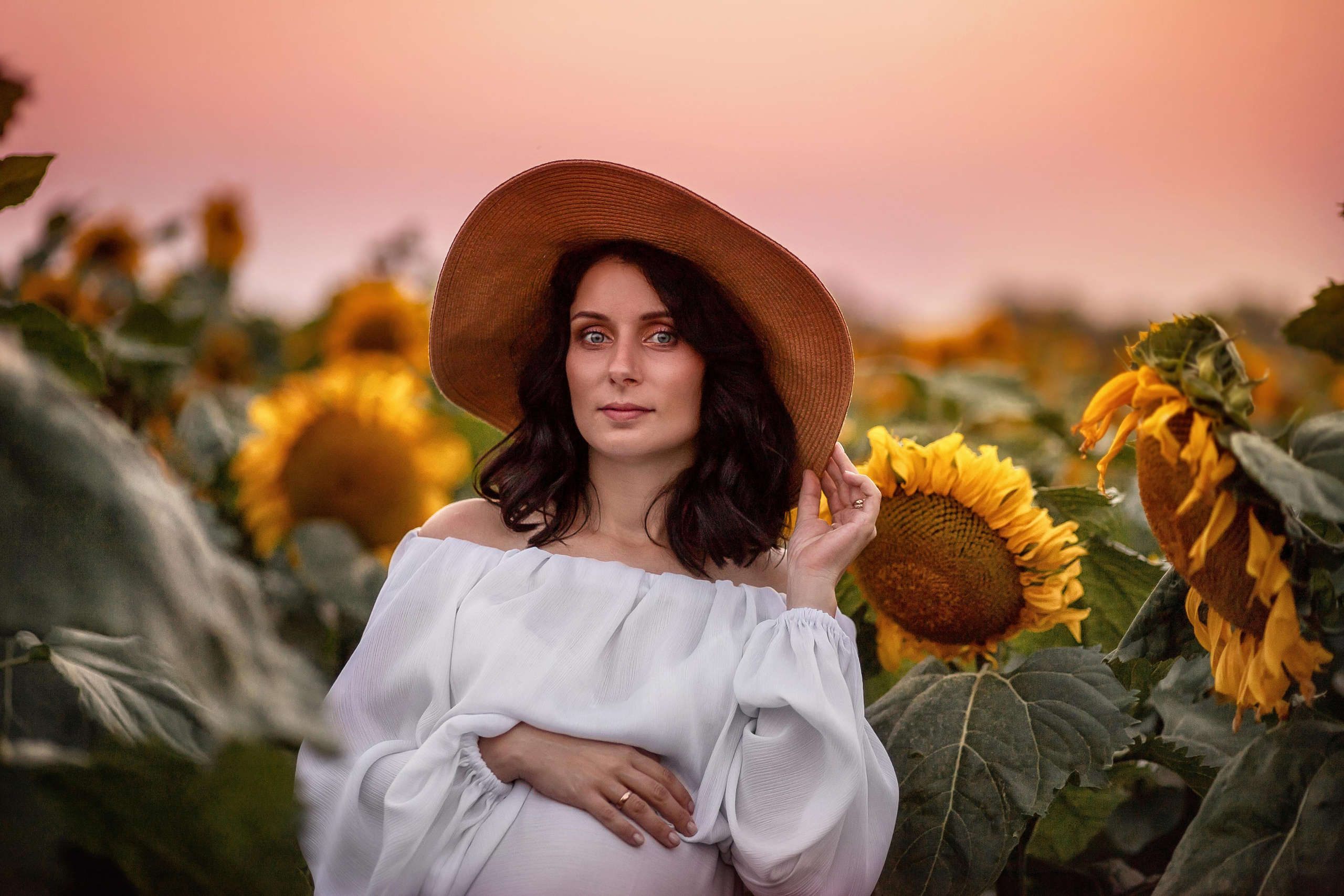 В полях. Лавстори в ожидании. Детский и семейный фотограф в Красноярске Юлия Бирюкова