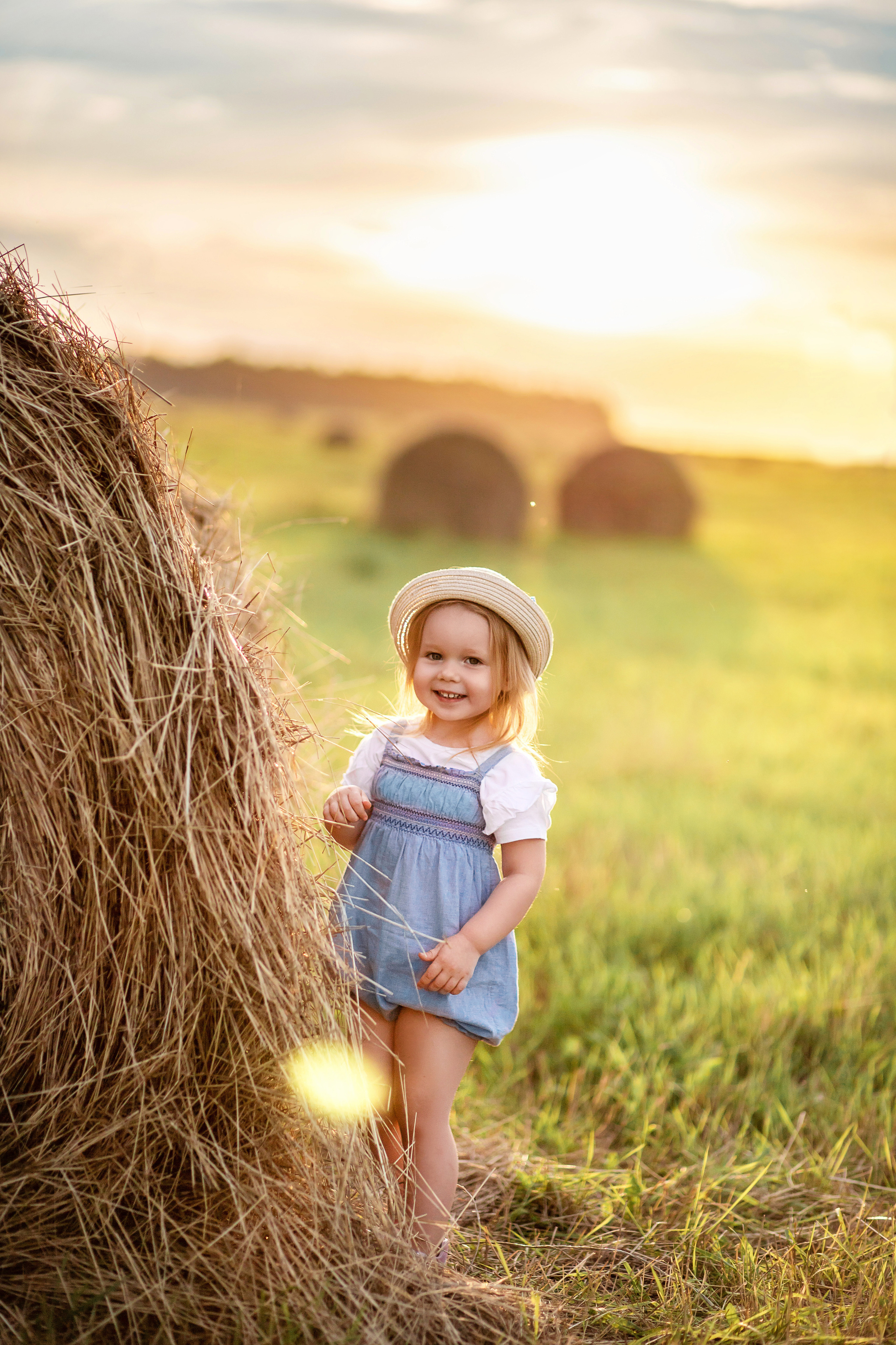 Закат в стогах и волшебный Иван-чай. Детский и семейный фотограф в Красноярске Юлия Бирюкова