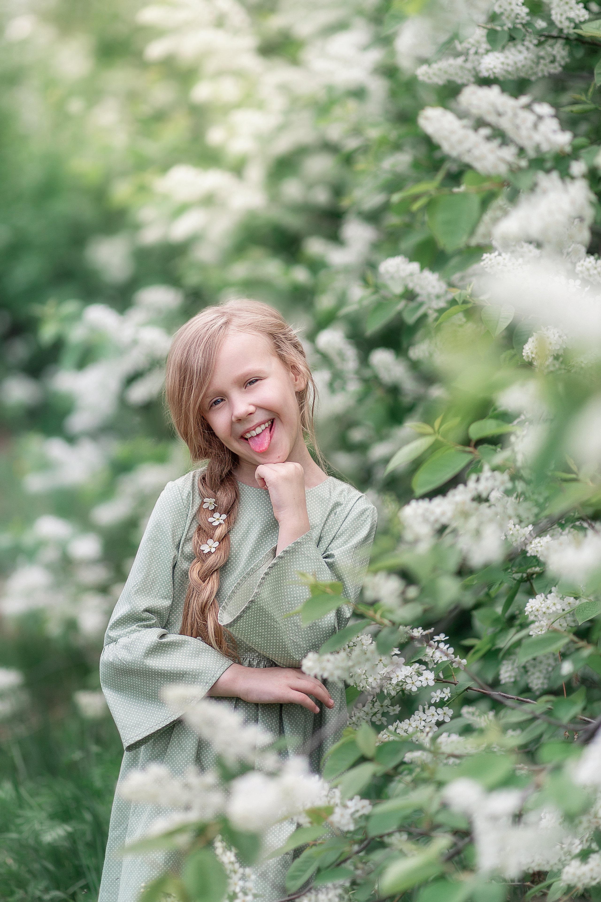Черёмуховая нежность. Детский и семейный фотограф в Красноярске Юлия Бирюкова