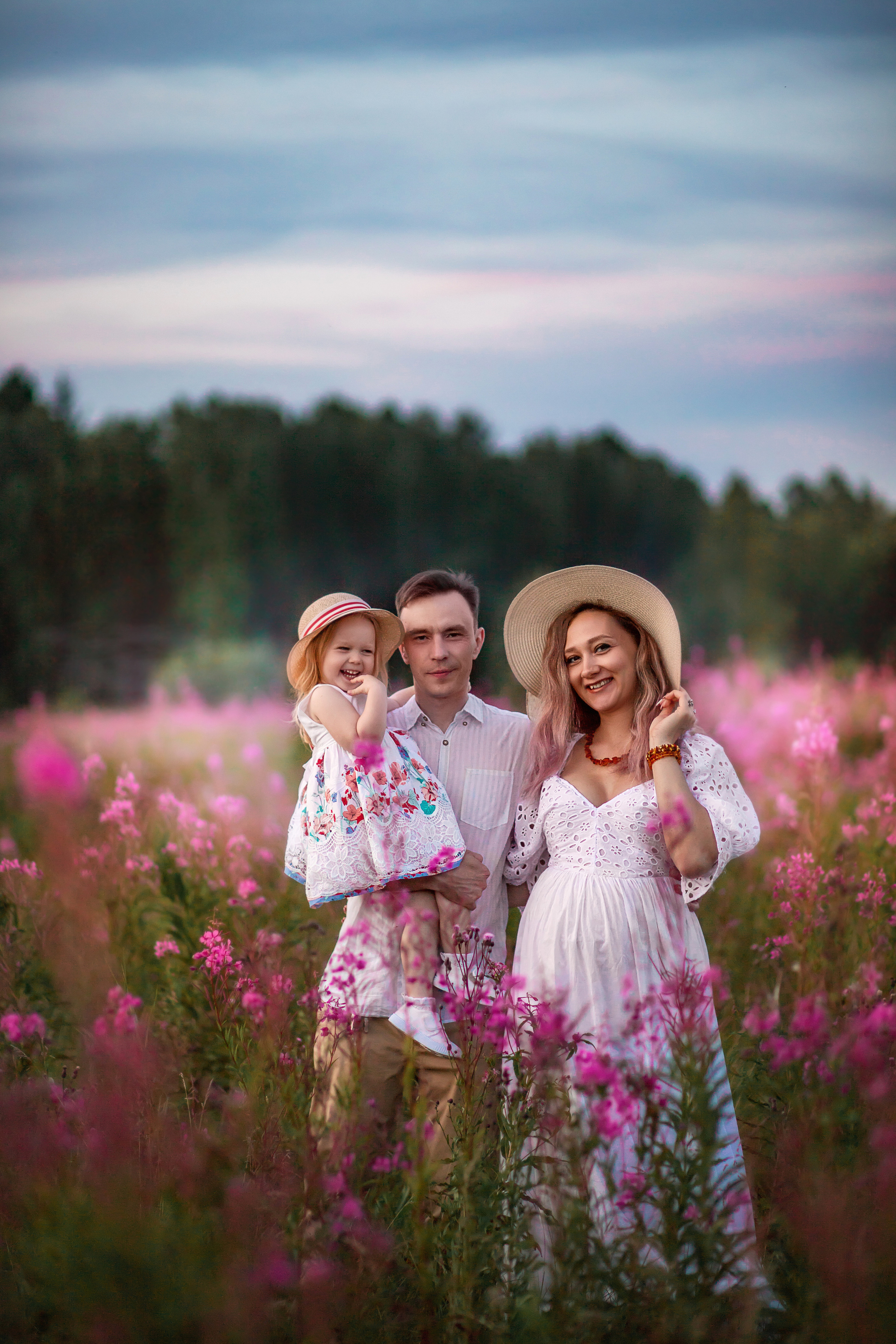 Закат в стогах и волшебный Иван-чай. Детский и семейный фотограф в Красноярске Юлия Бирюкова