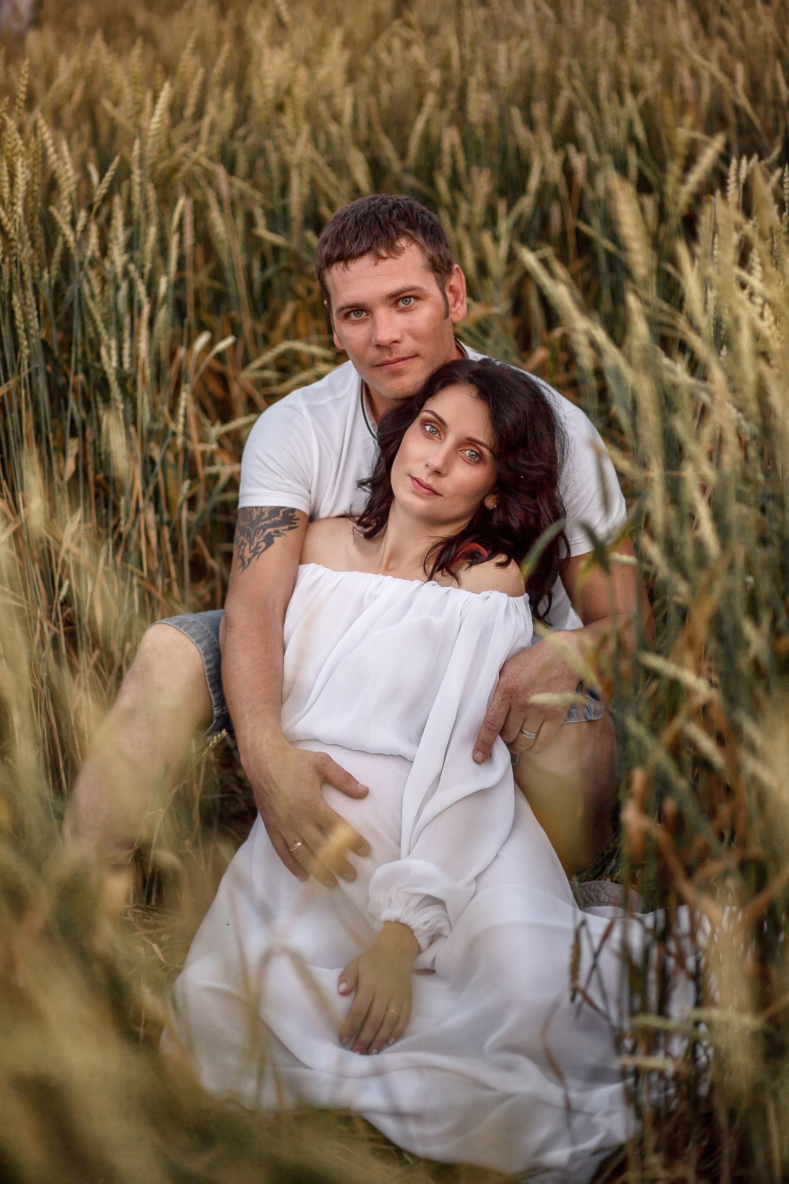 В полях. Лавстори в ожидании. Детский и семейный фотограф в Красноярске Юлия Бирюкова