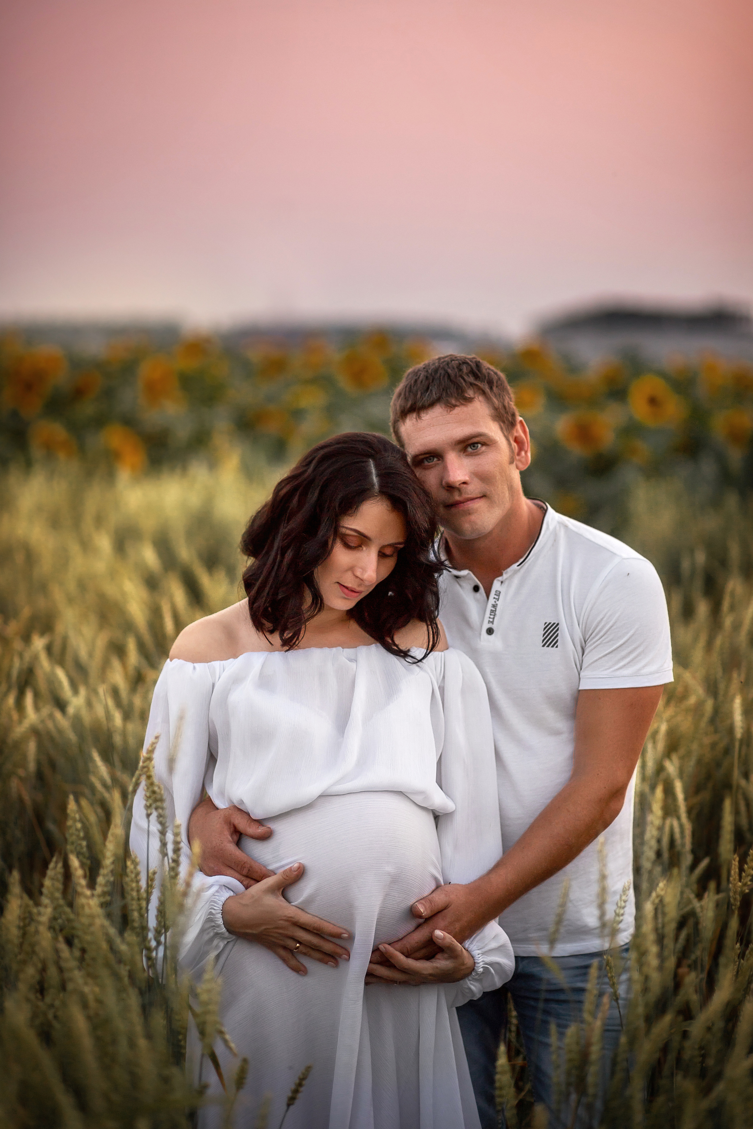 В полях. Лавстори в ожидании. Детский и семейный фотограф в Красноярске Юлия Бирюкова