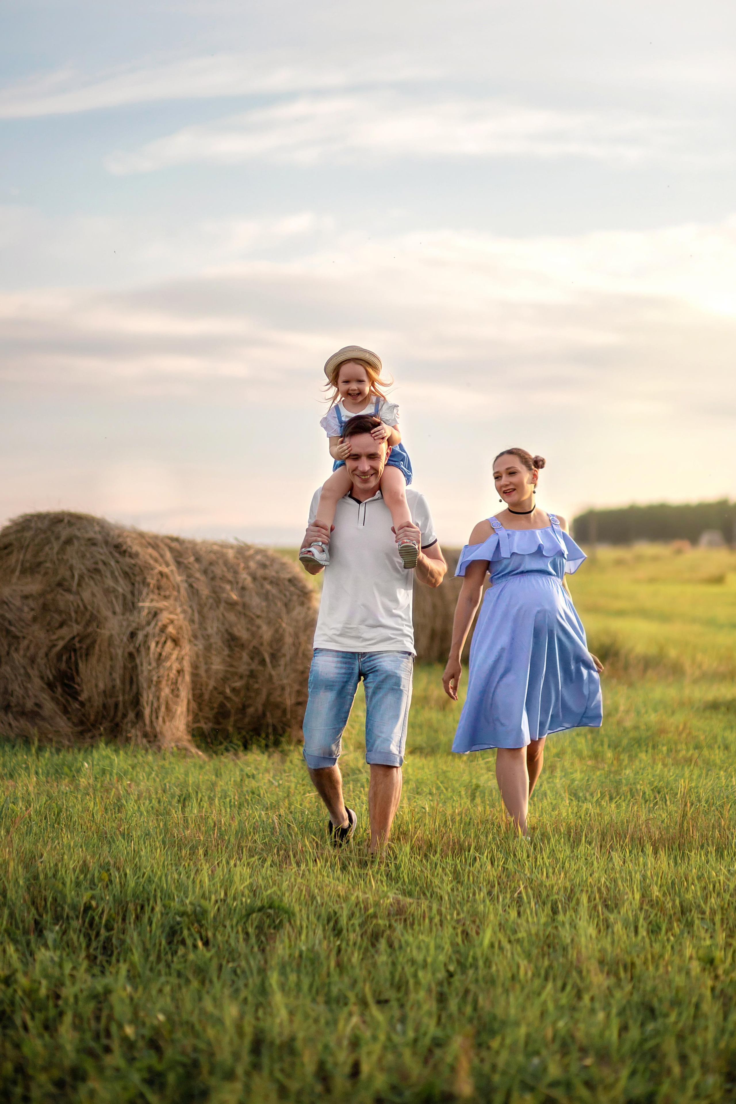 Закат в стогах и волшебный Иван-чай. Детский и семейный фотограф в Красноярске Юлия Бирюкова