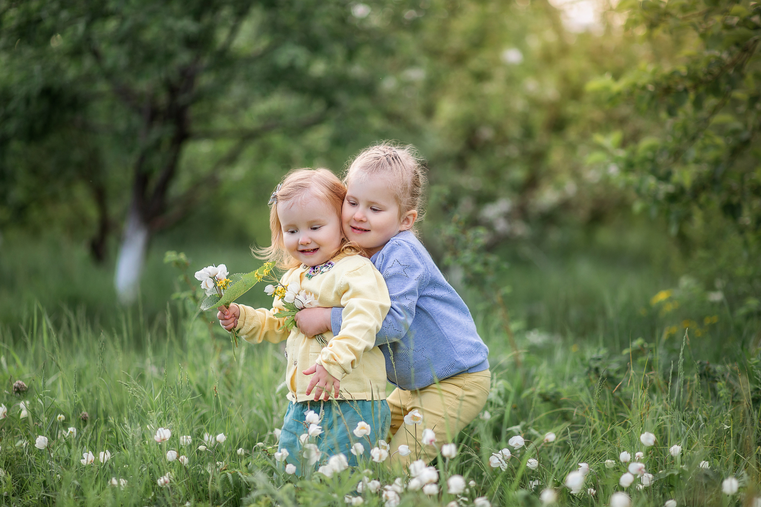 Летний пикник под яблонями. Детский и семейный фотограф в Красноярске Юлия Бирюкова