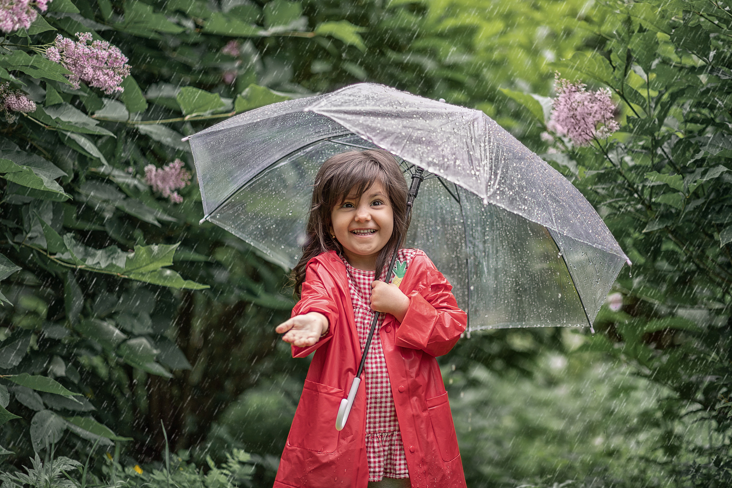 Летний дождик и сирень. Детский и семейный фотограф в Красноярске Юлия Бирюкова