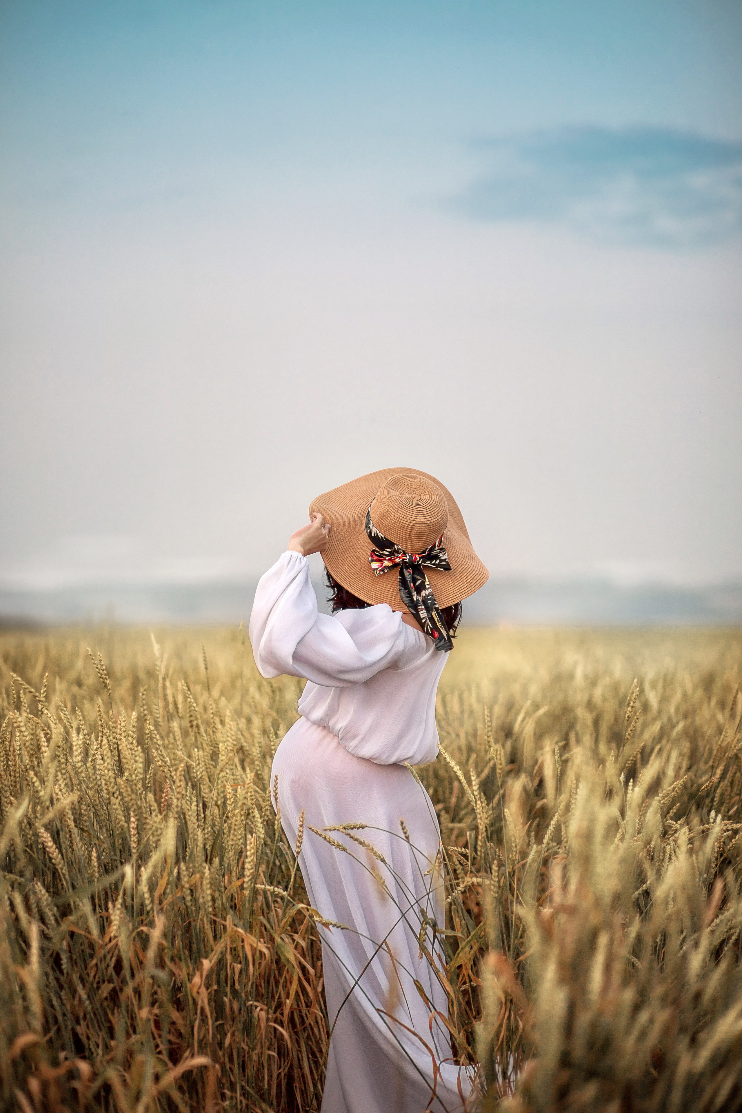 В полях. Лавстори в ожидании. Детский и семейный фотограф в Красноярске Юлия Бирюкова