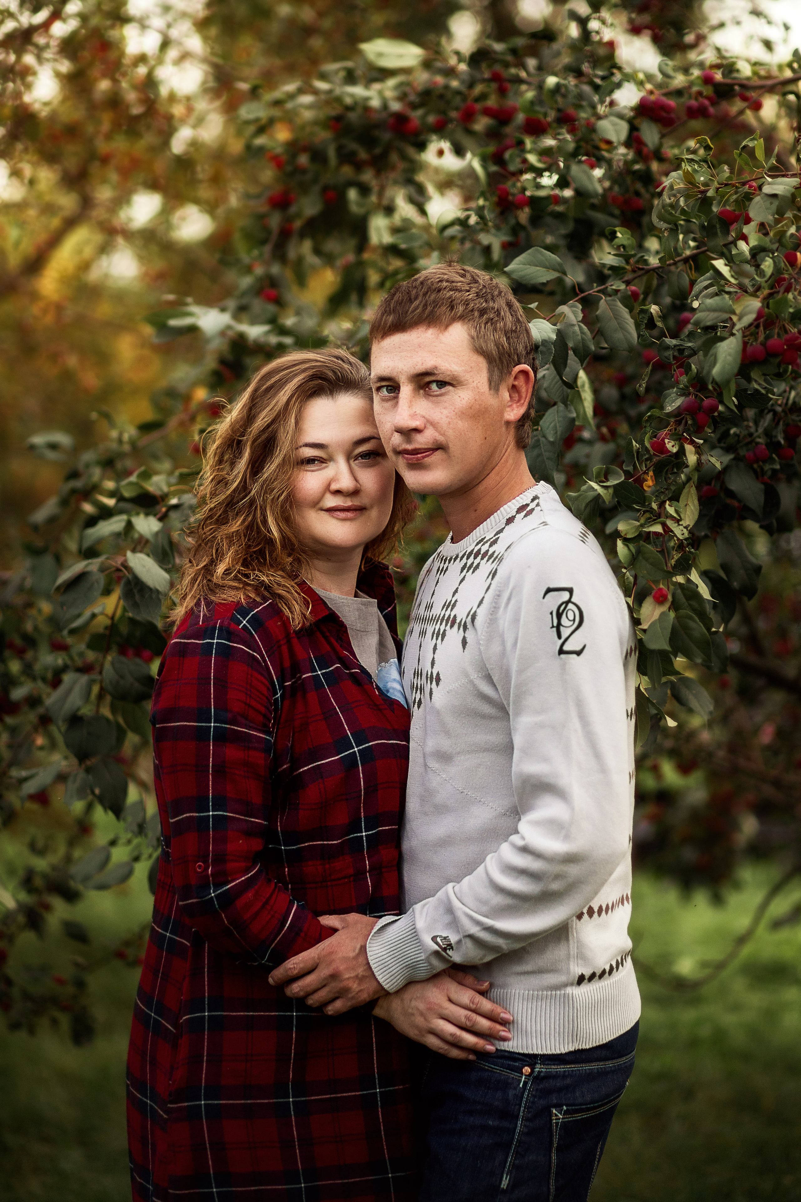 Семейная фотосессия у ранетки. Детский и семейный фотограф в Красноярске Юлия Бирюкова