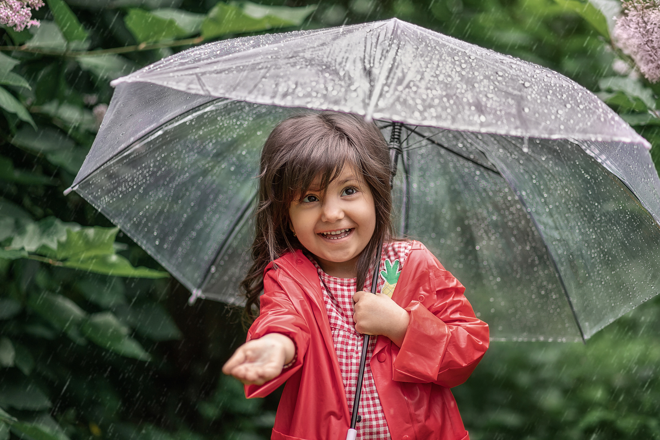Летний дождик и сирень. Детский и семейный фотограф в Красноярске Юлия Бирюкова