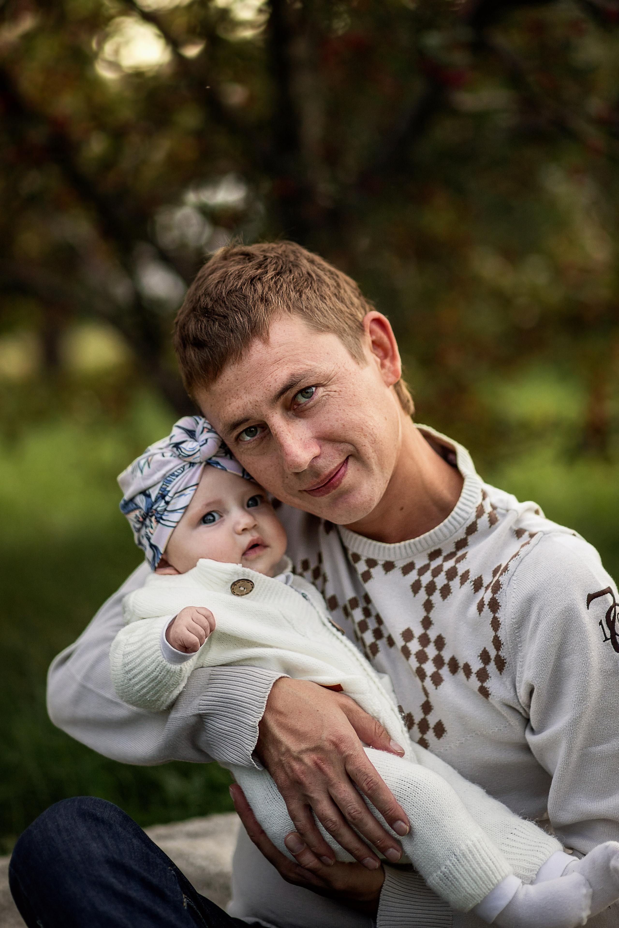 Семейная фотосессия у ранетки. Детский и семейный фотограф в Красноярске Юлия Бирюкова