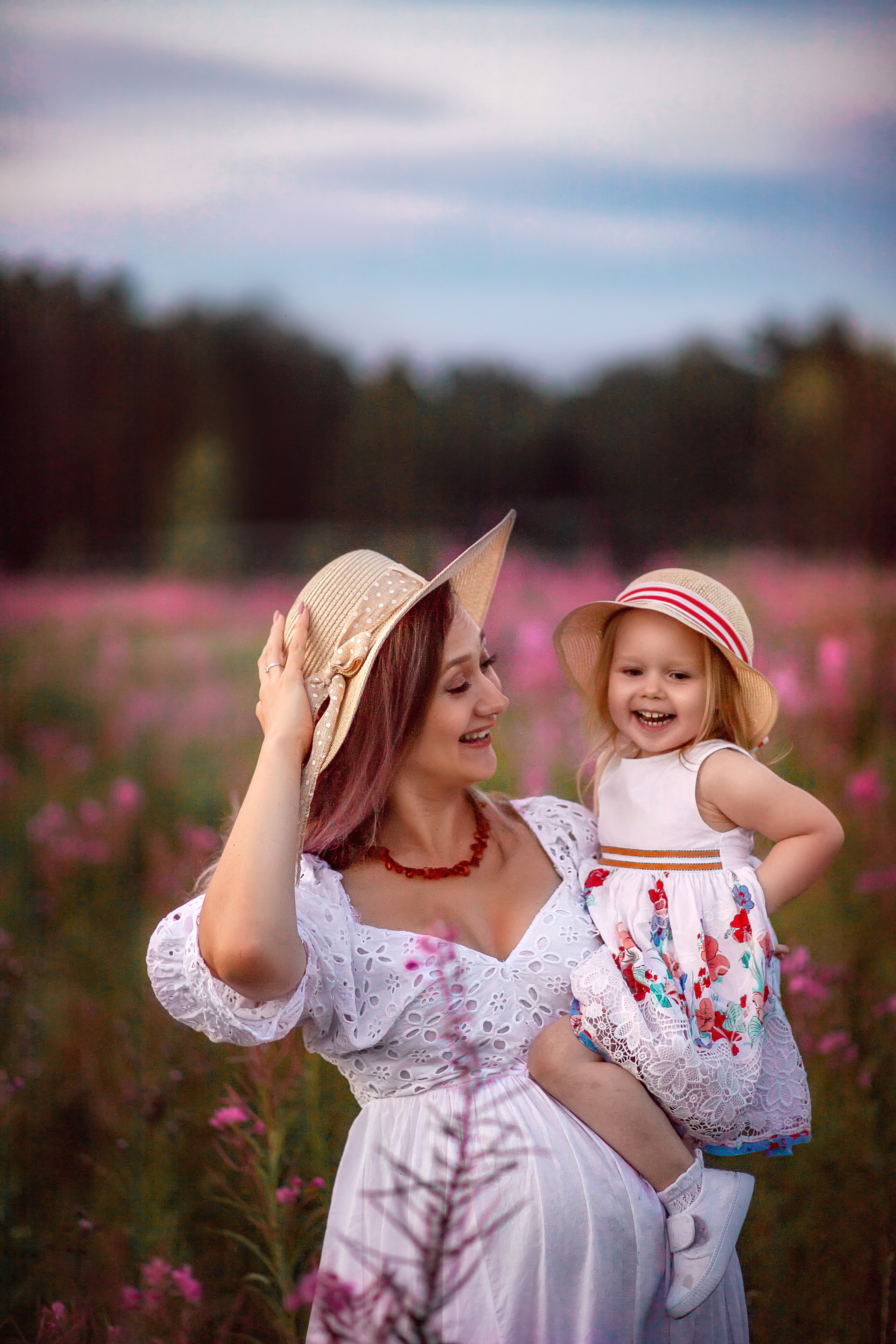 Закат в стогах и волшебный Иван-чай. Детский и семейный фотограф в Красноярске Юлия Бирюкова