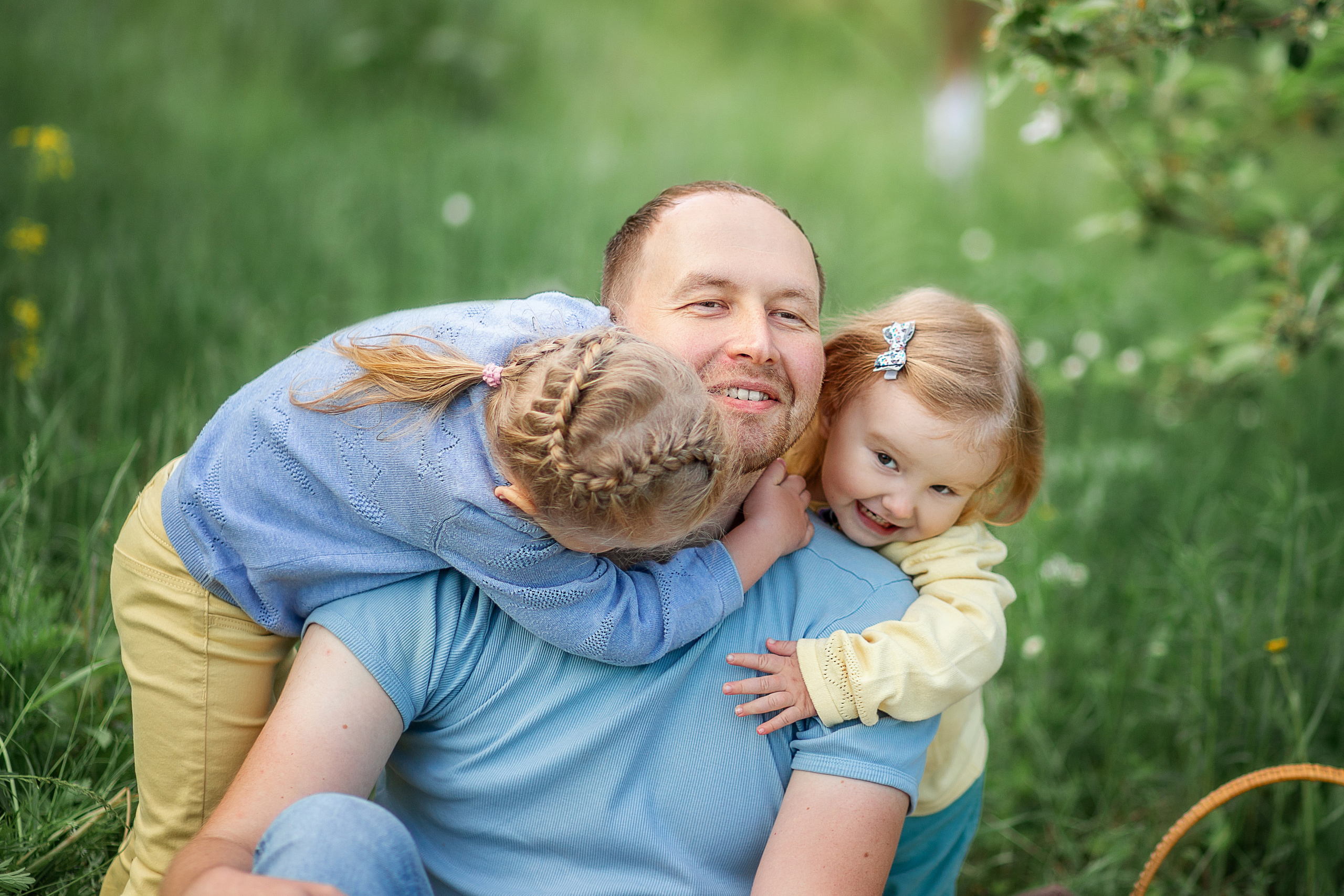 Летний пикник под яблонями. Детский и семейный фотограф в Красноярске Юлия Бирюкова